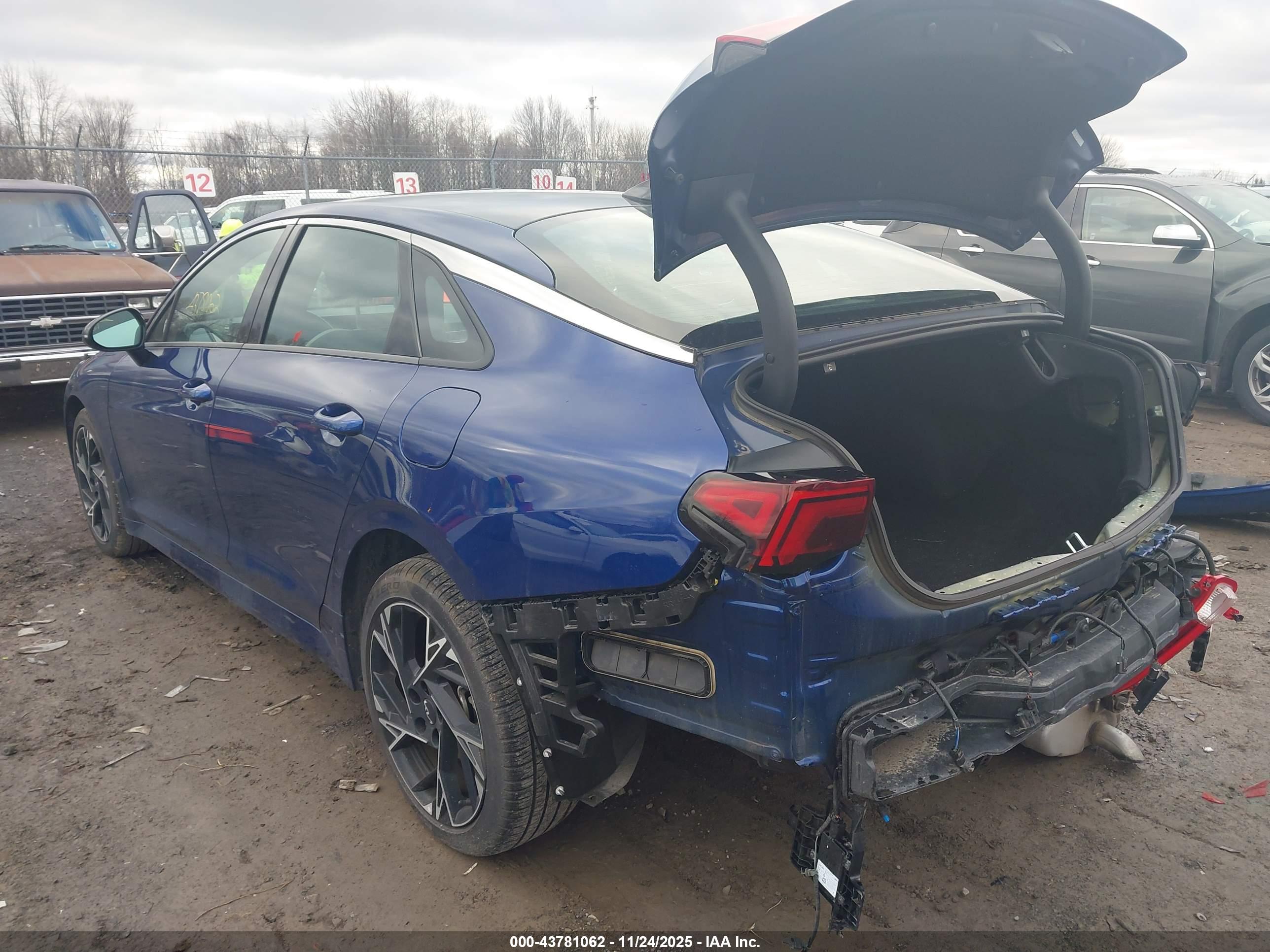 KIA K5 image 3