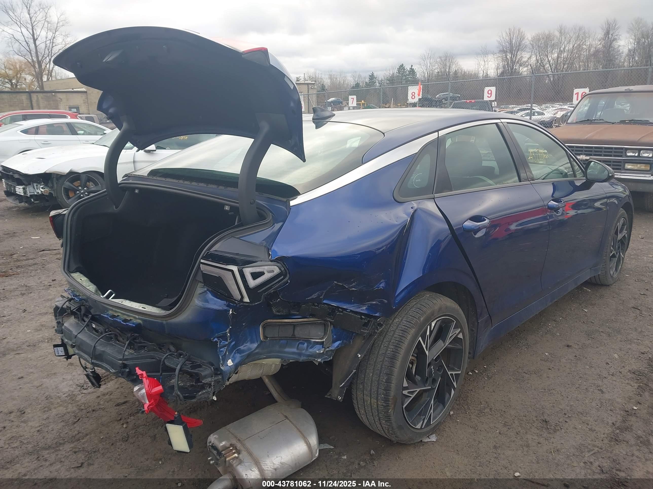 KIA K5 image 4
