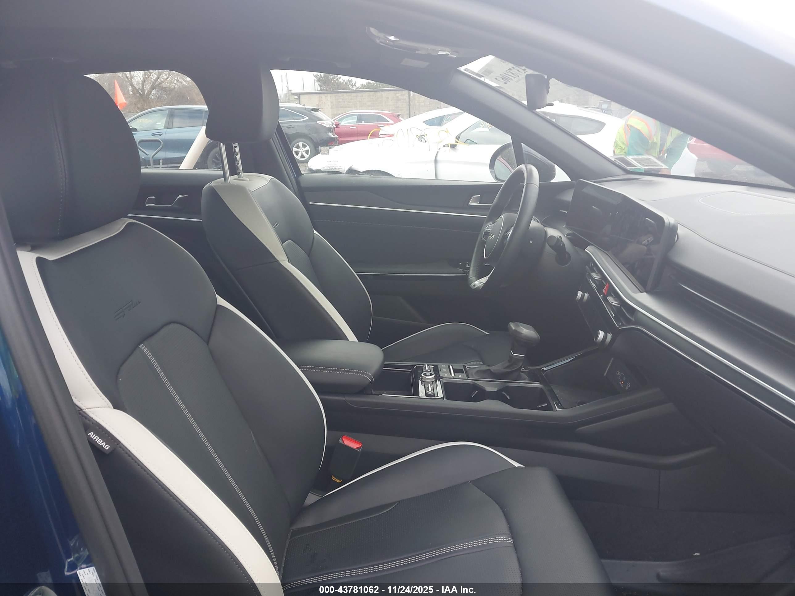 KIA K5 image 5