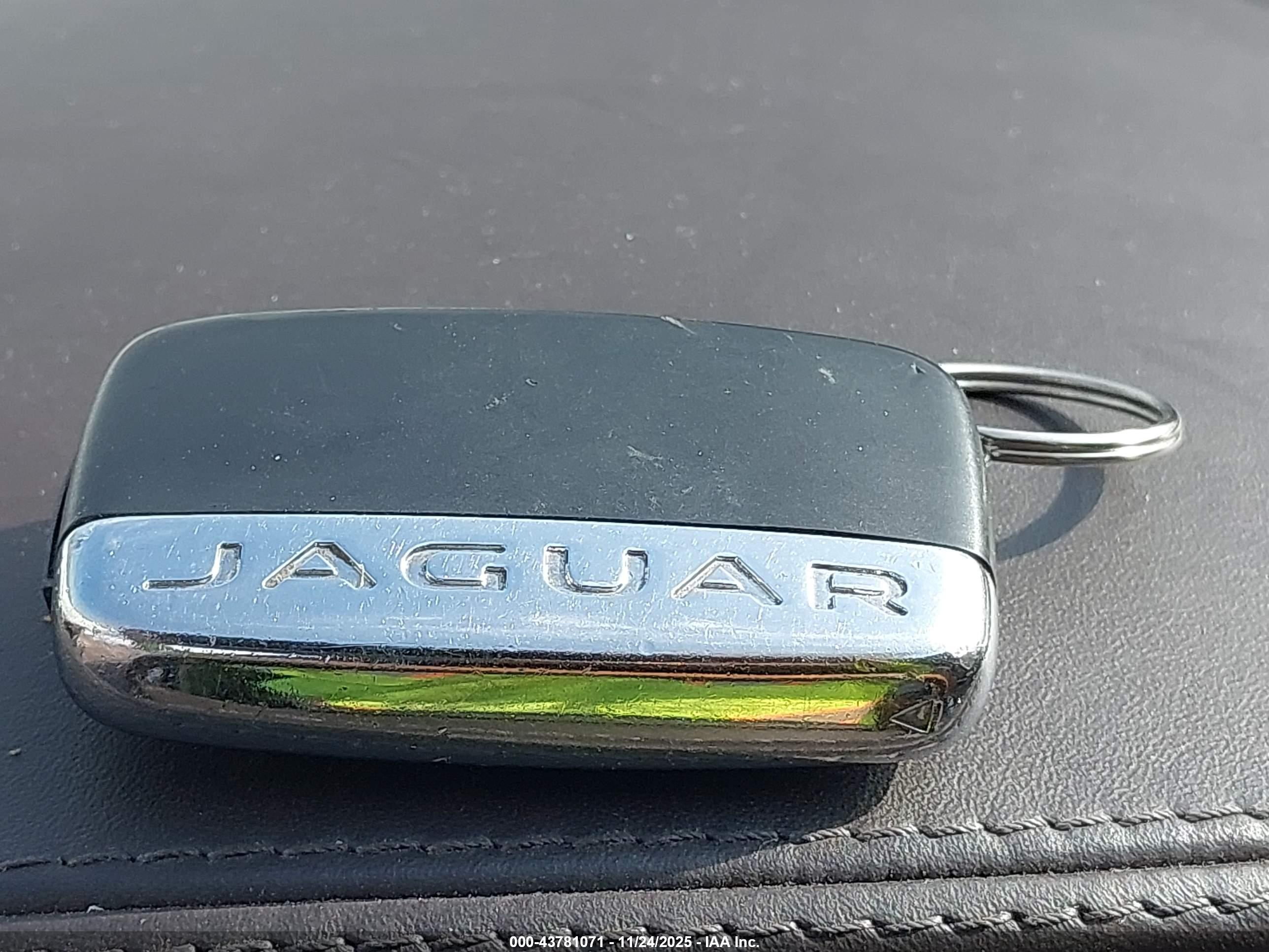 JAGUAR XJ image 11