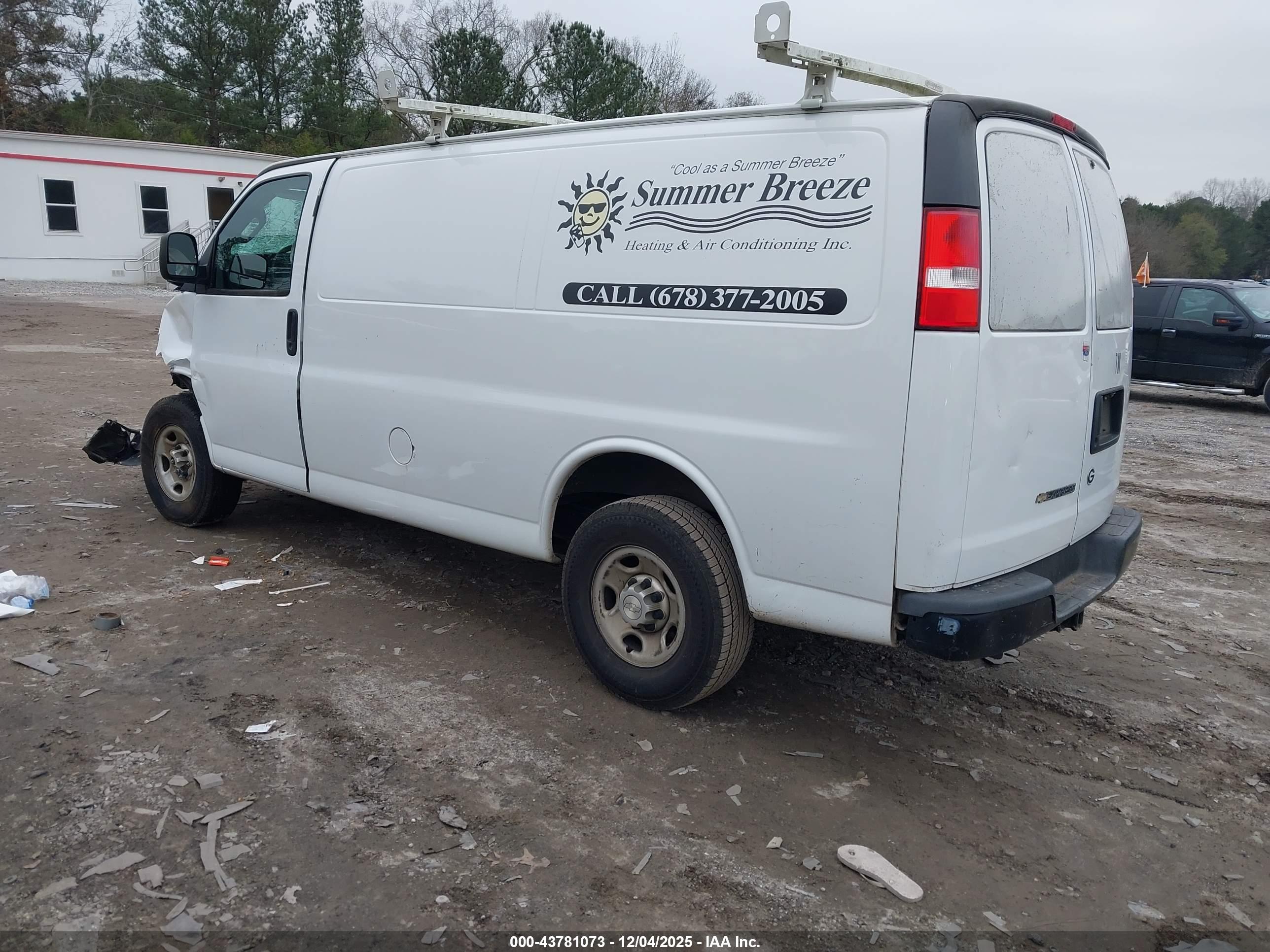 CHEVROLET EXPRESS image 3