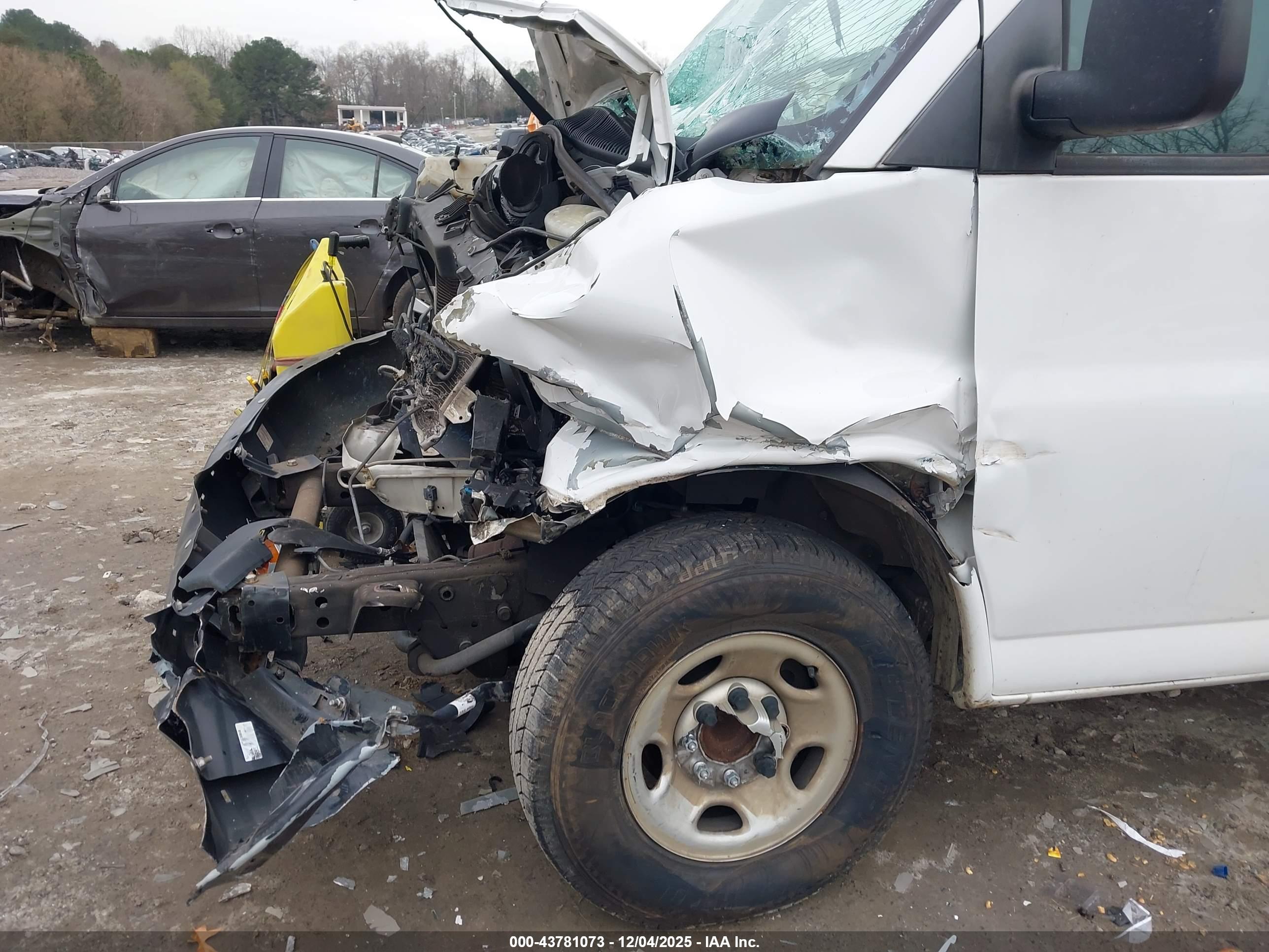 CHEVROLET EXPRESS image 6