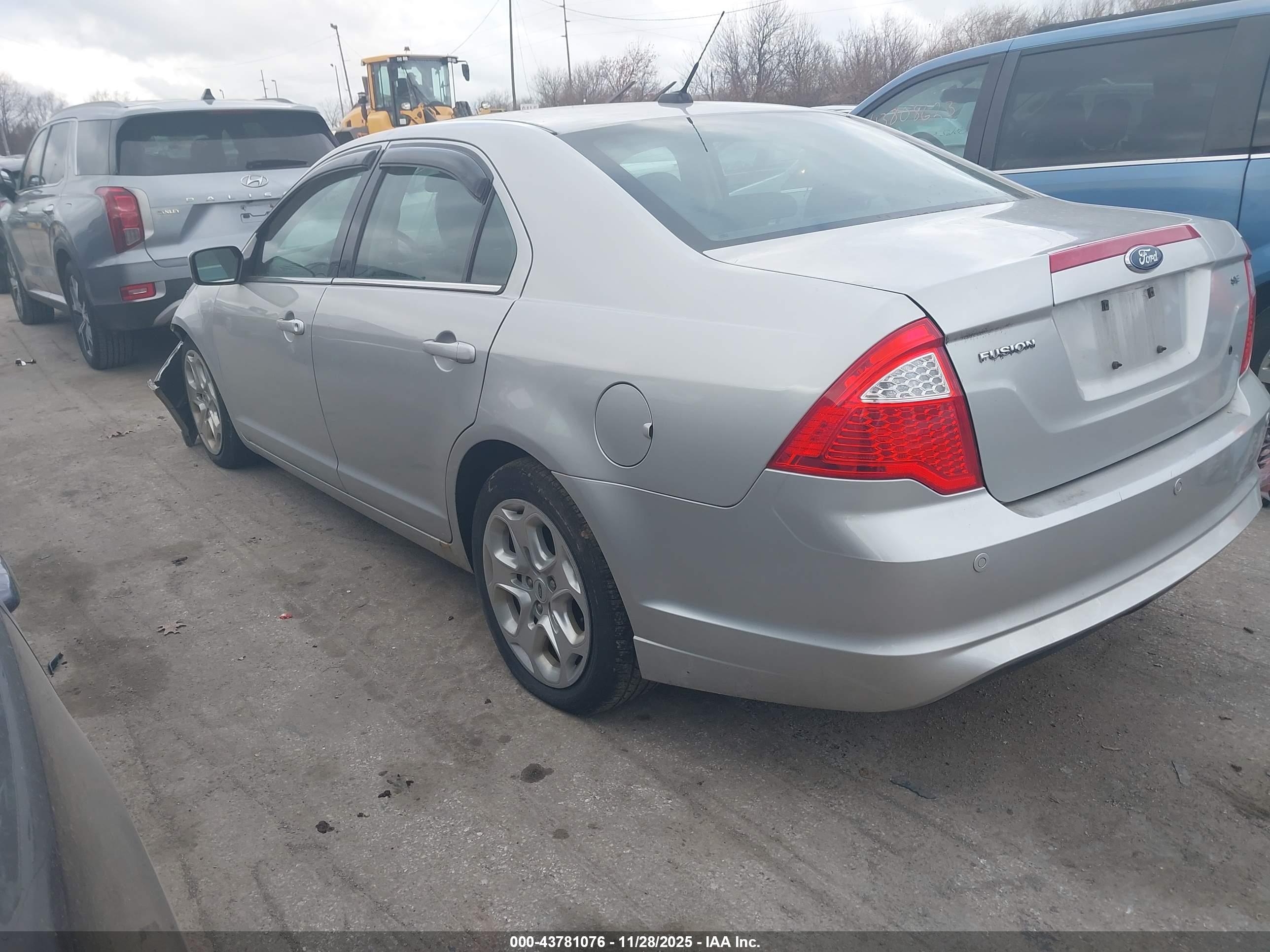 FORD FUSION image 3