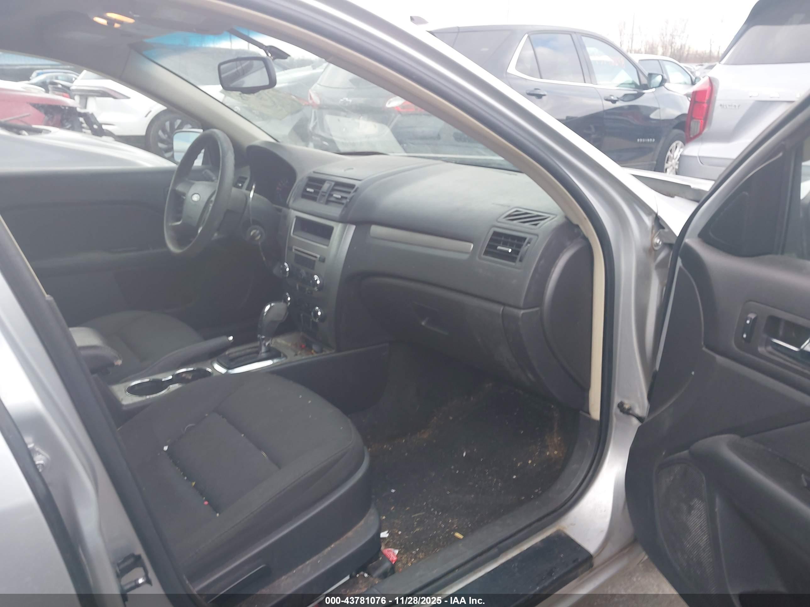 FORD FUSION image 5