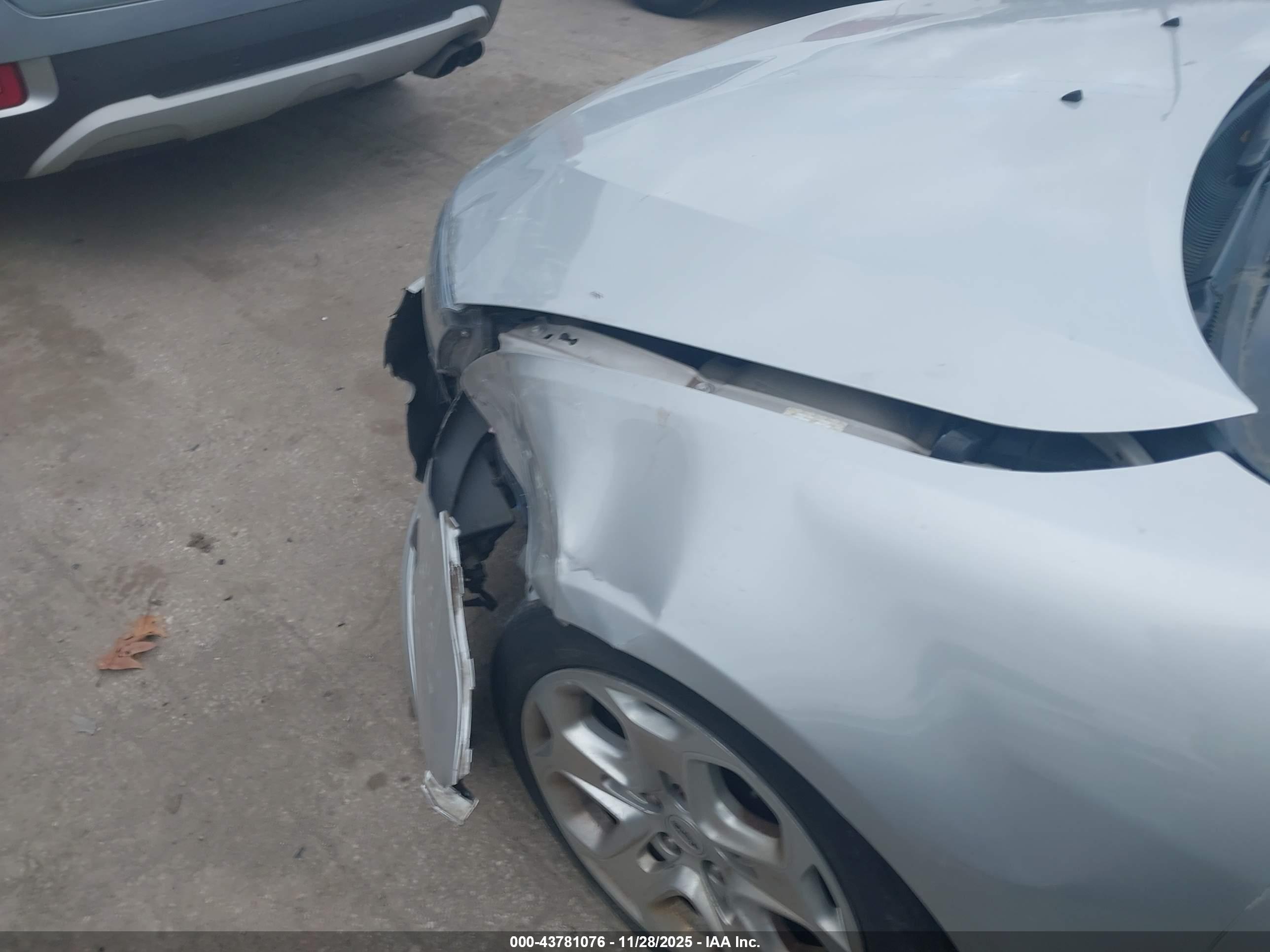 FORD FUSION image 6