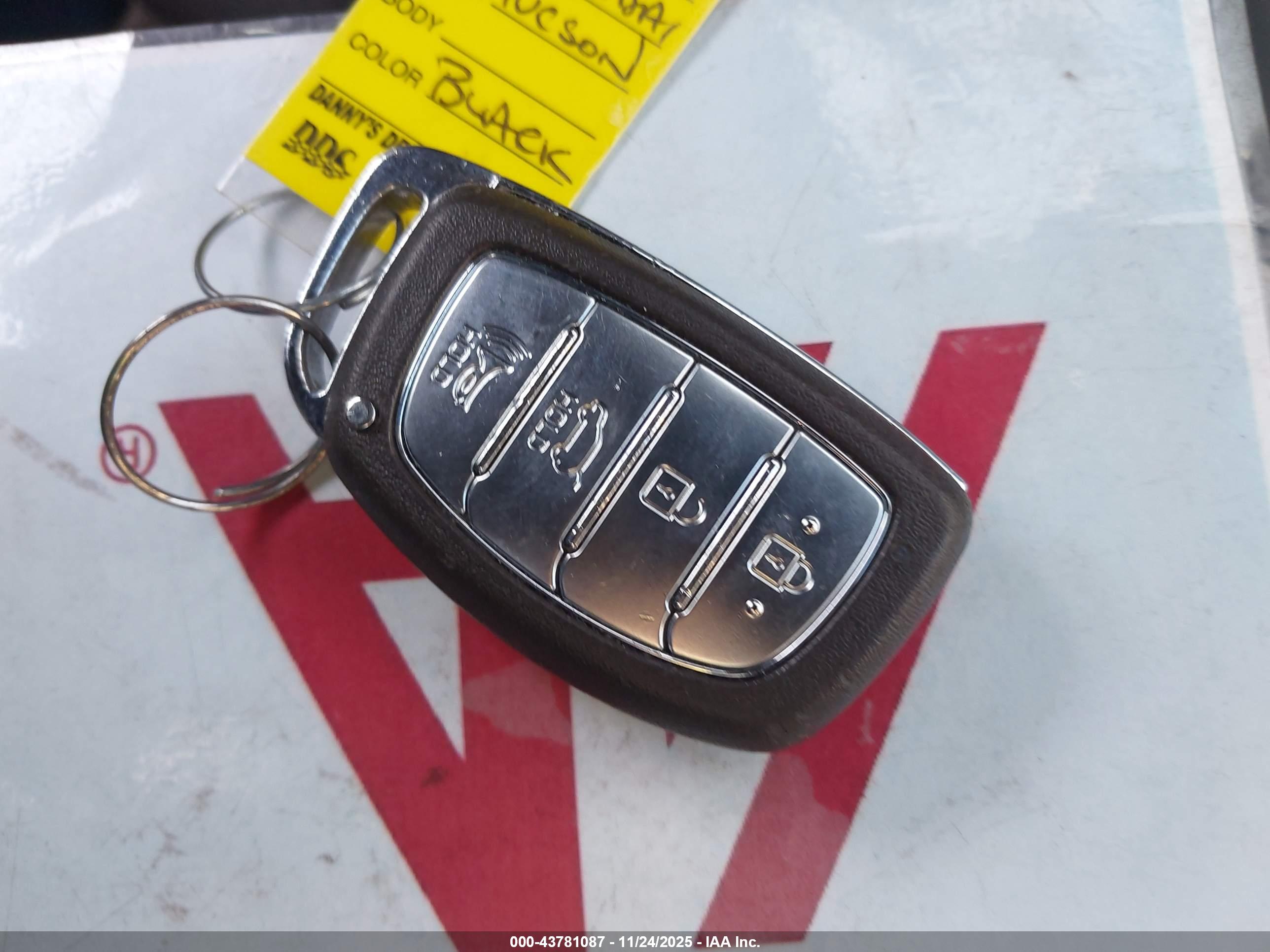 HYUNDAI TUCSON image 11