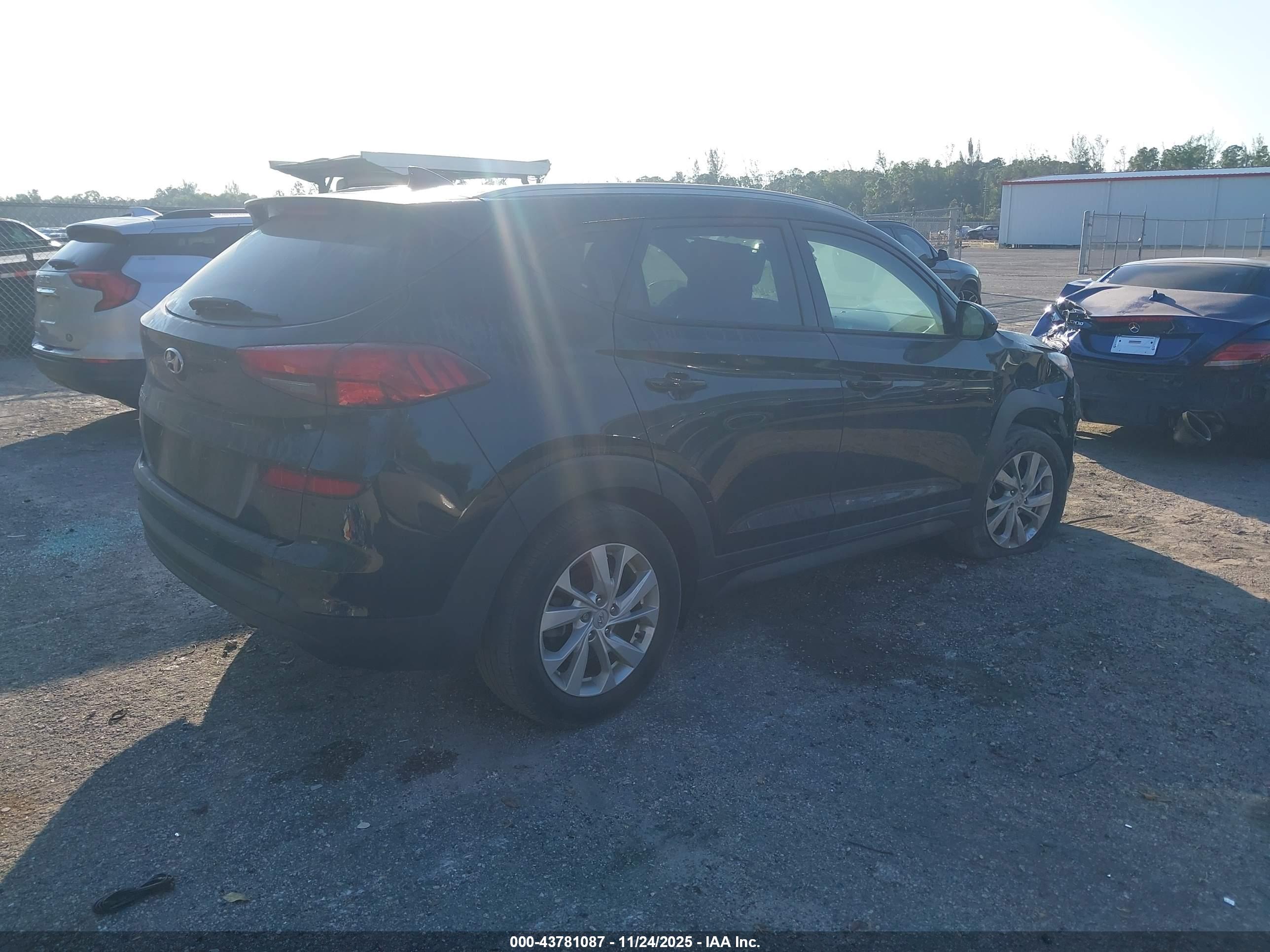 HYUNDAI TUCSON image 4