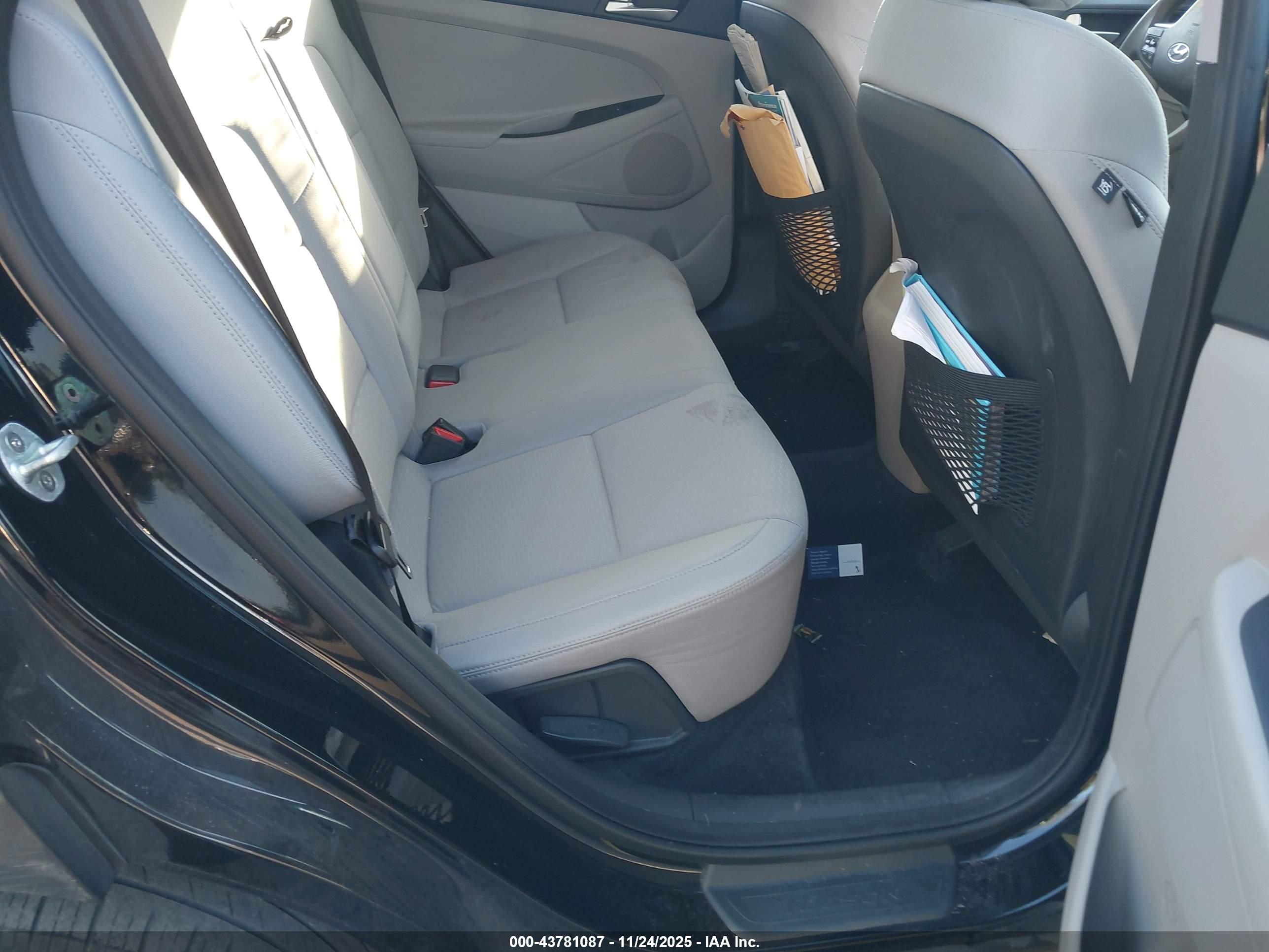 HYUNDAI TUCSON image 8