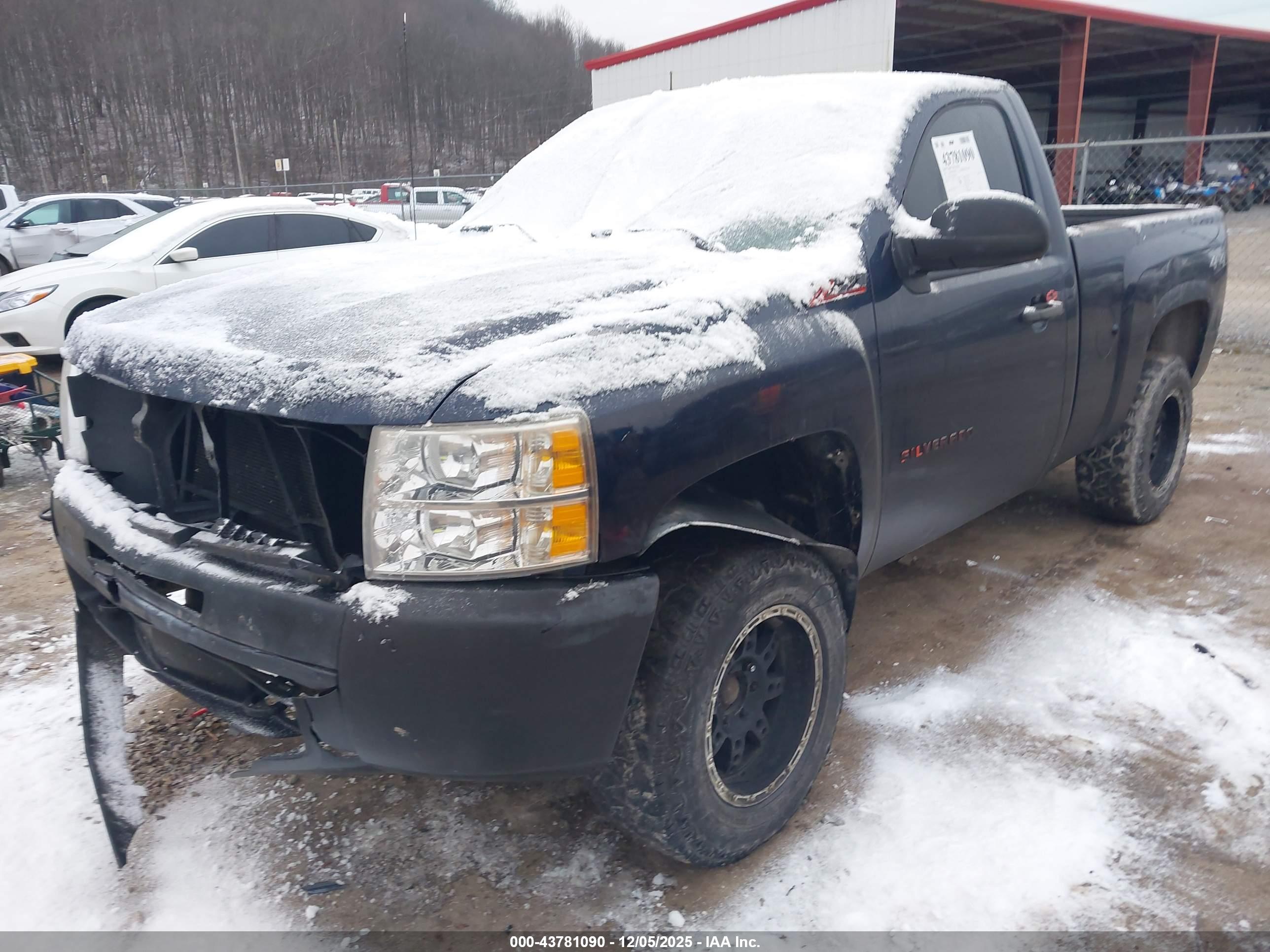 CHEVROLET SILVERADO image 2