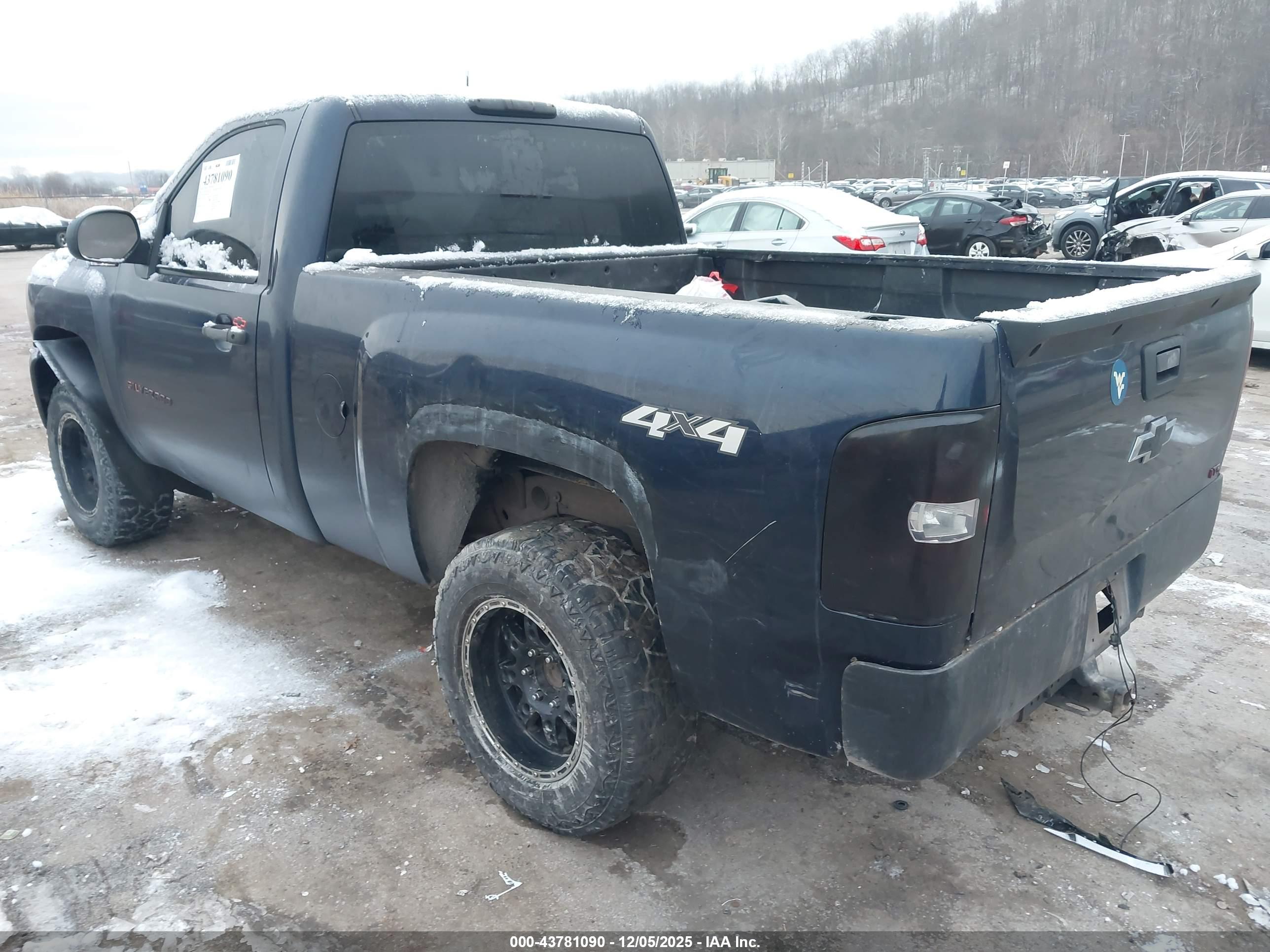 CHEVROLET SILVERADO image 3