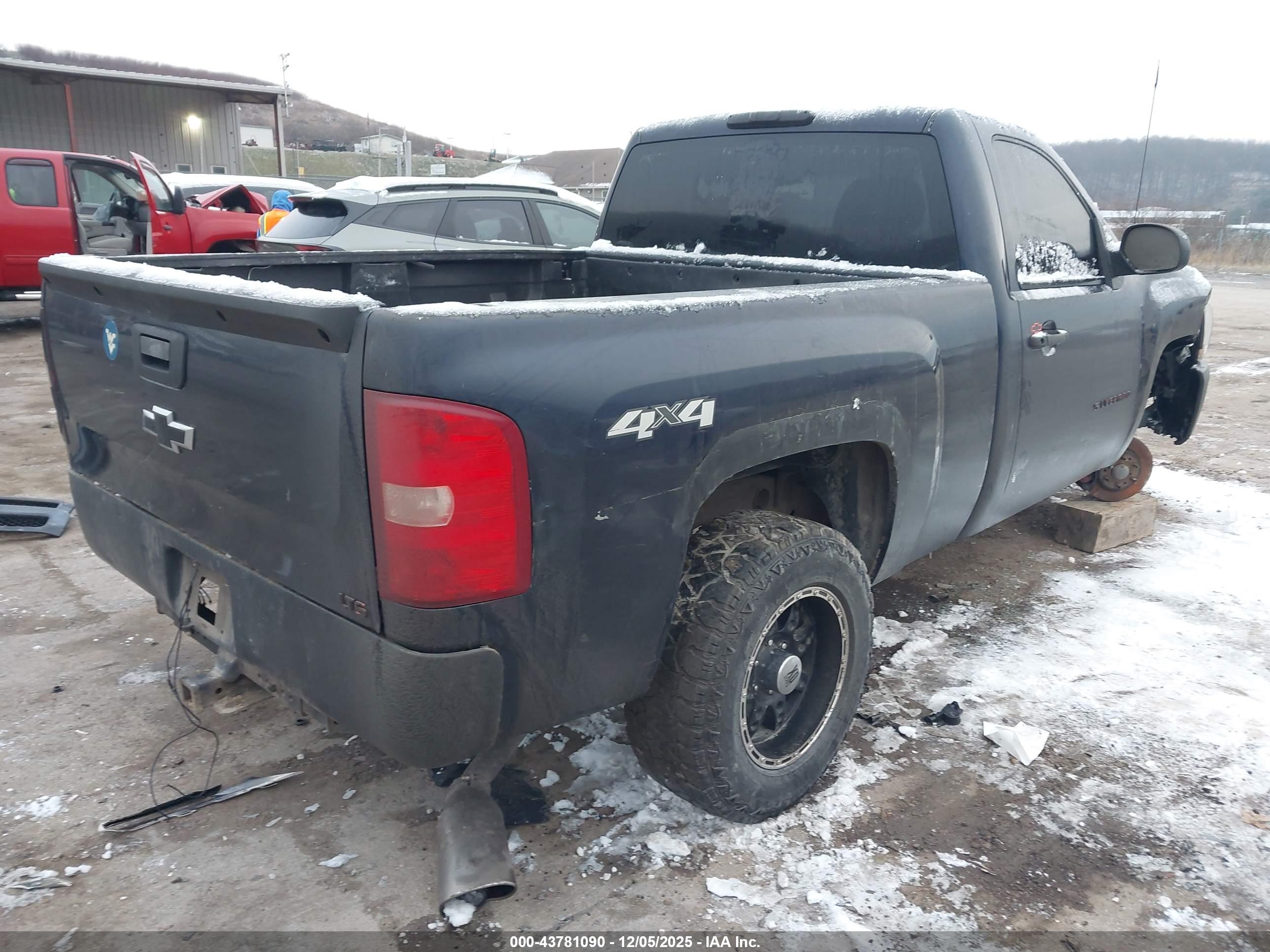 CHEVROLET SILVERADO image 4