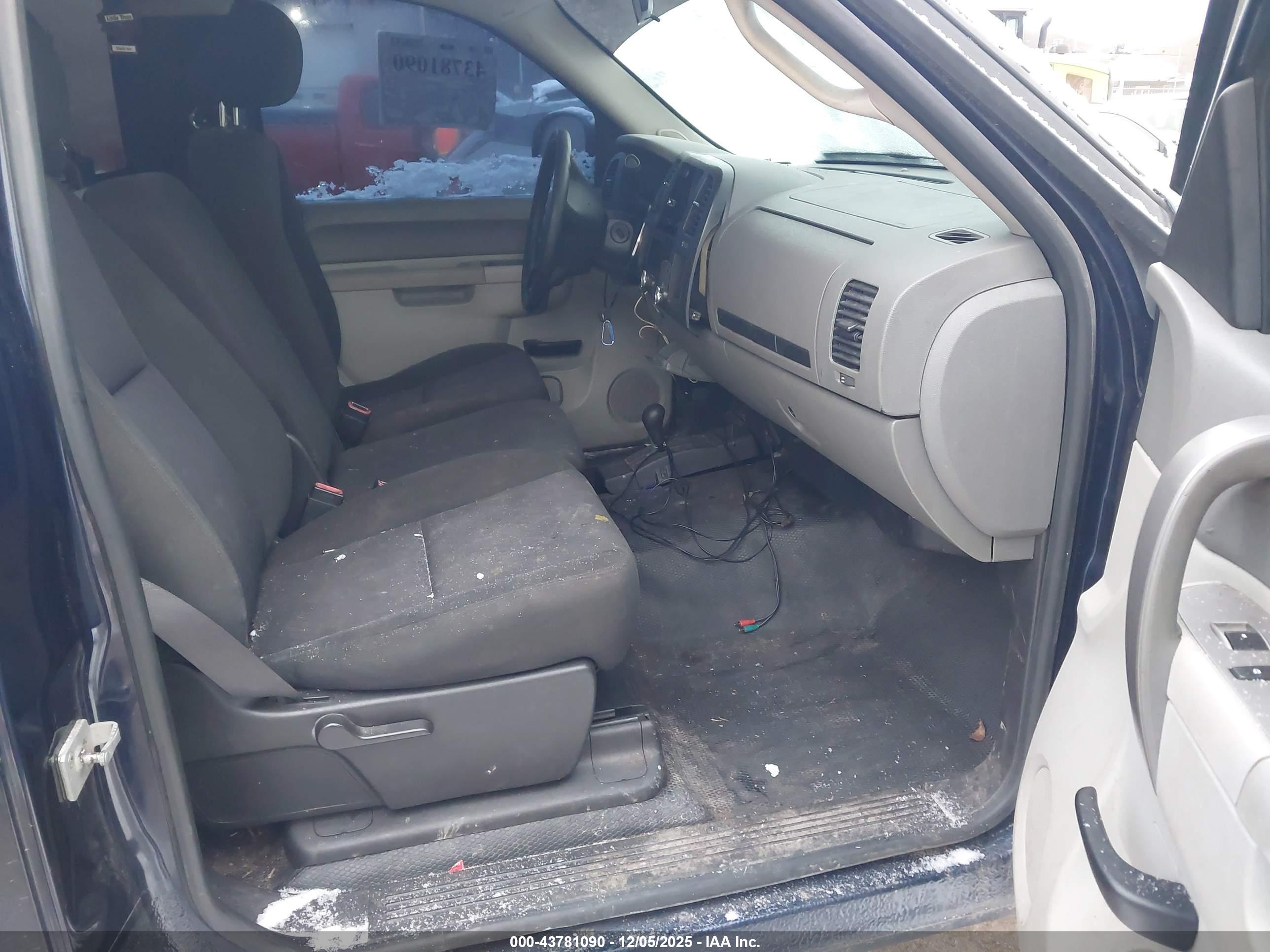 CHEVROLET SILVERADO image 5