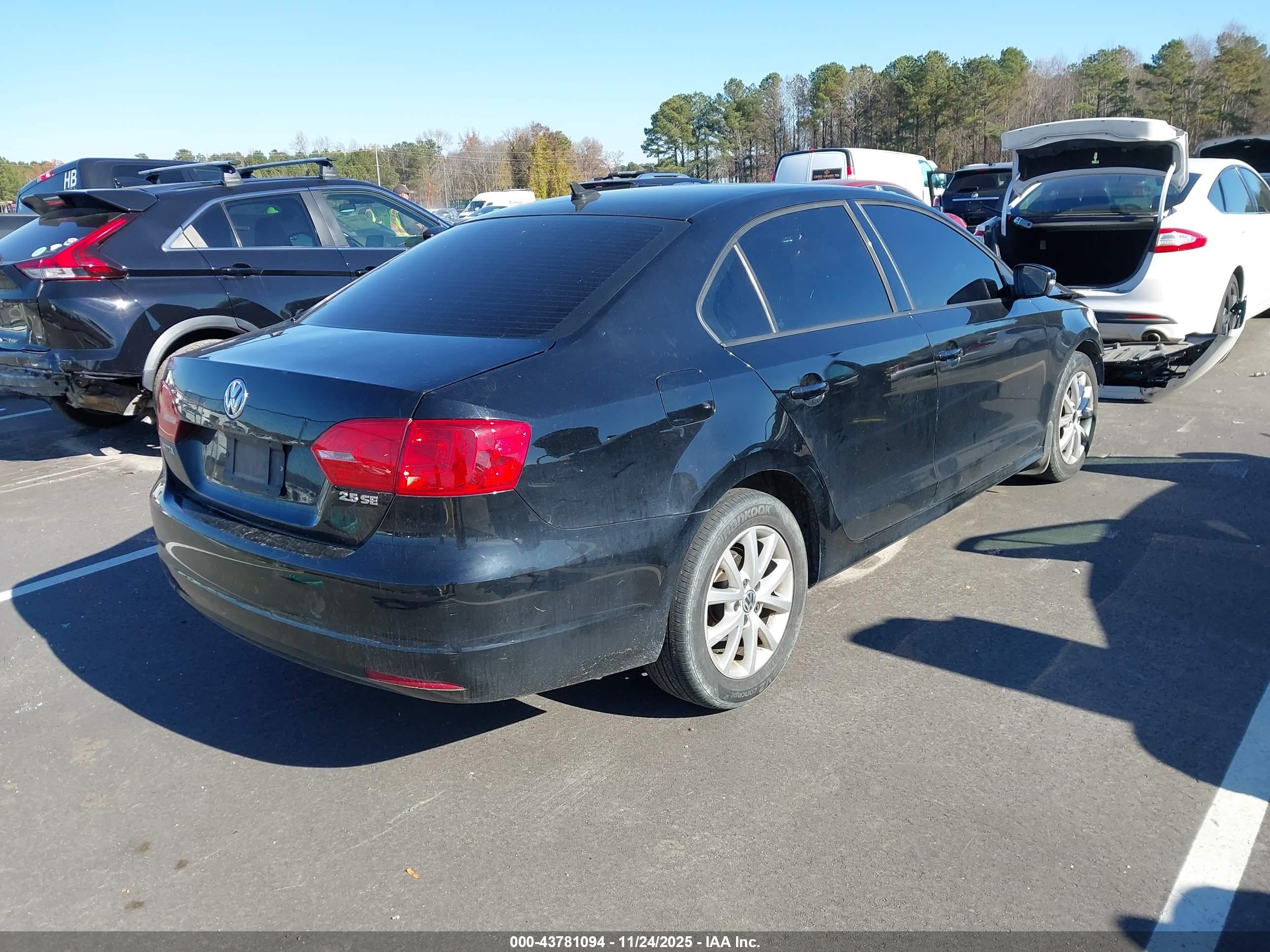 VOLKSWAGEN JETTA image 4