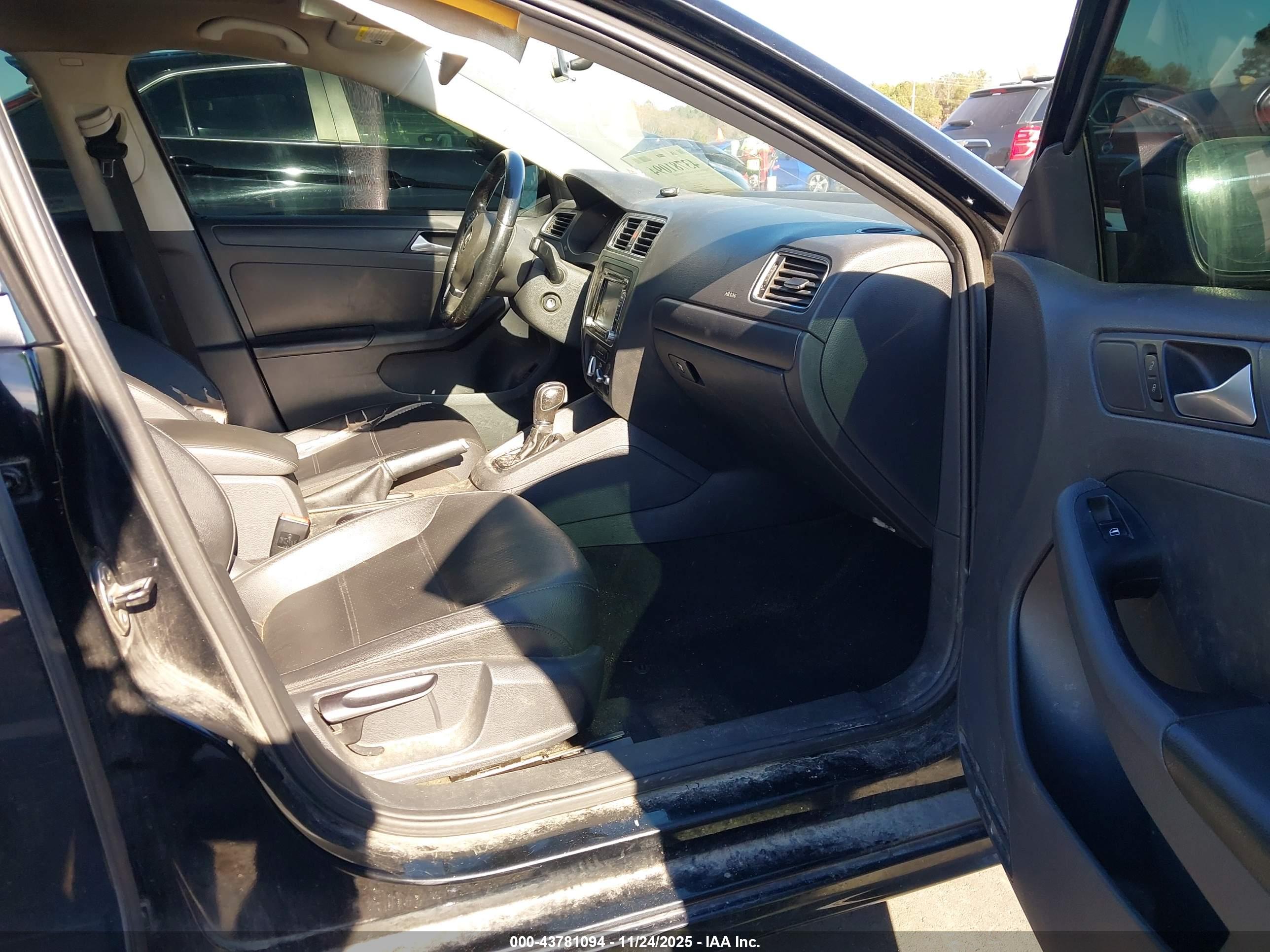 VOLKSWAGEN JETTA image 5