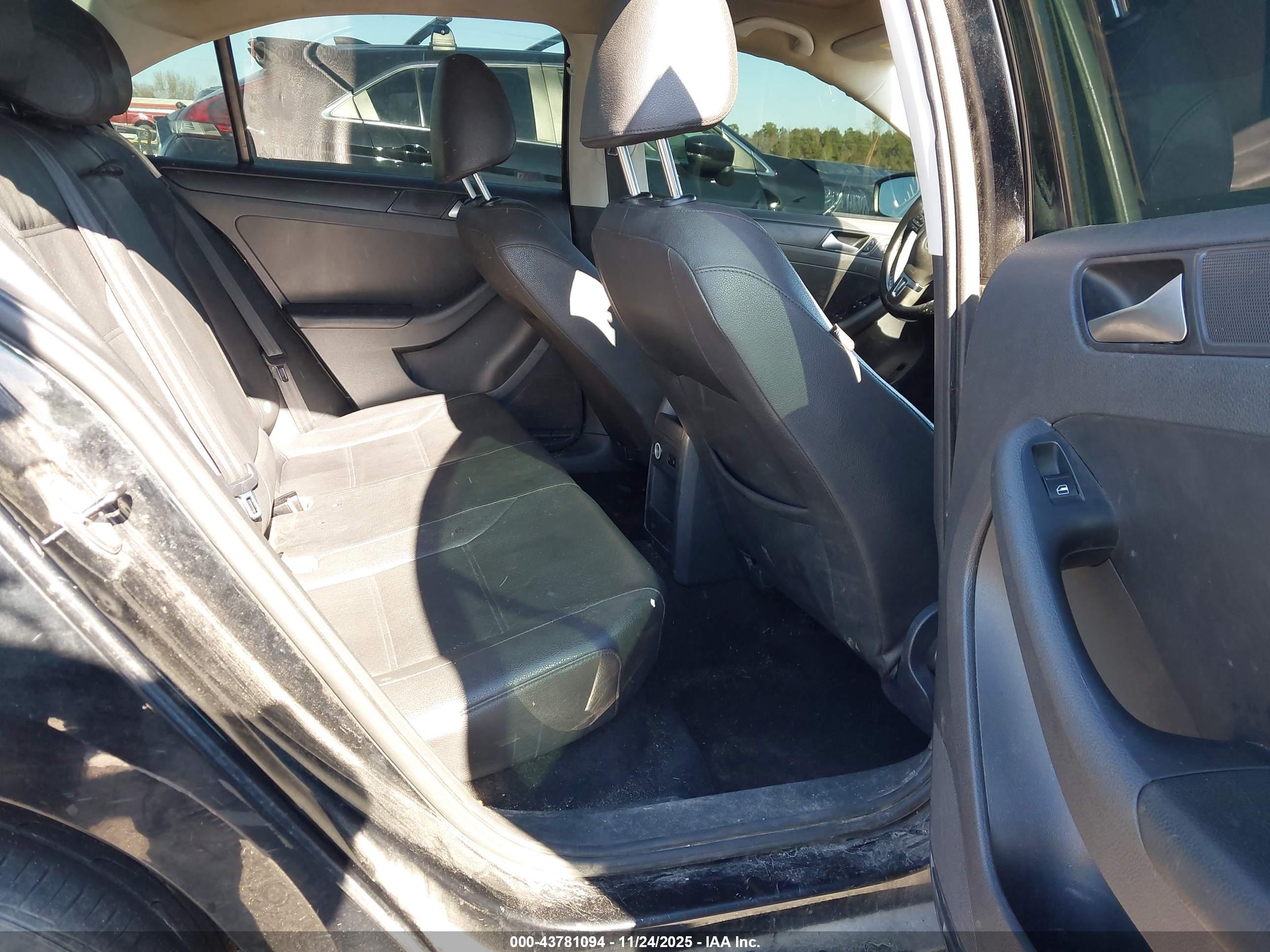 VOLKSWAGEN JETTA image 8