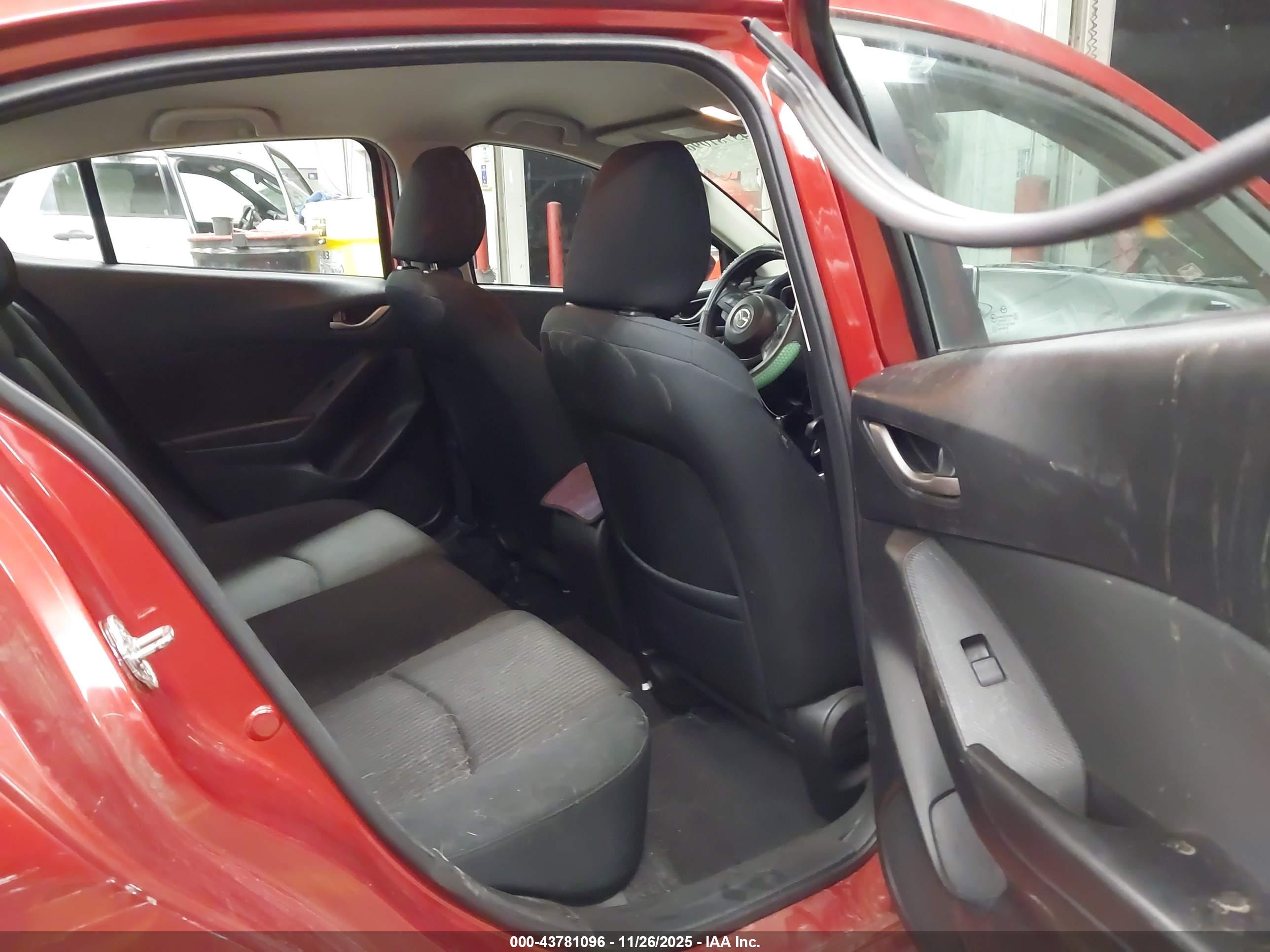 MAZDA MAZDA3 image 8