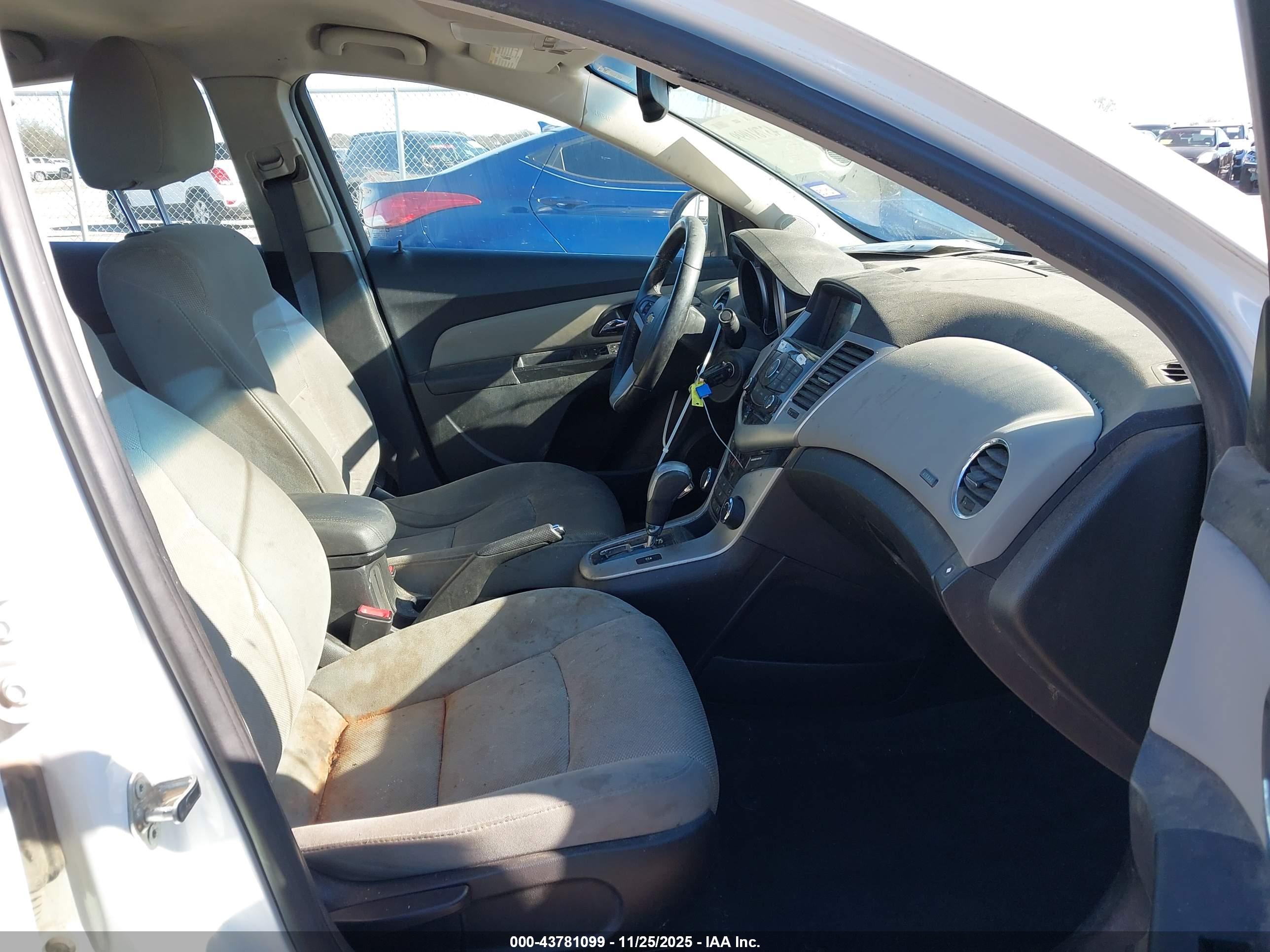 CHEVROLET CRUZE image 5