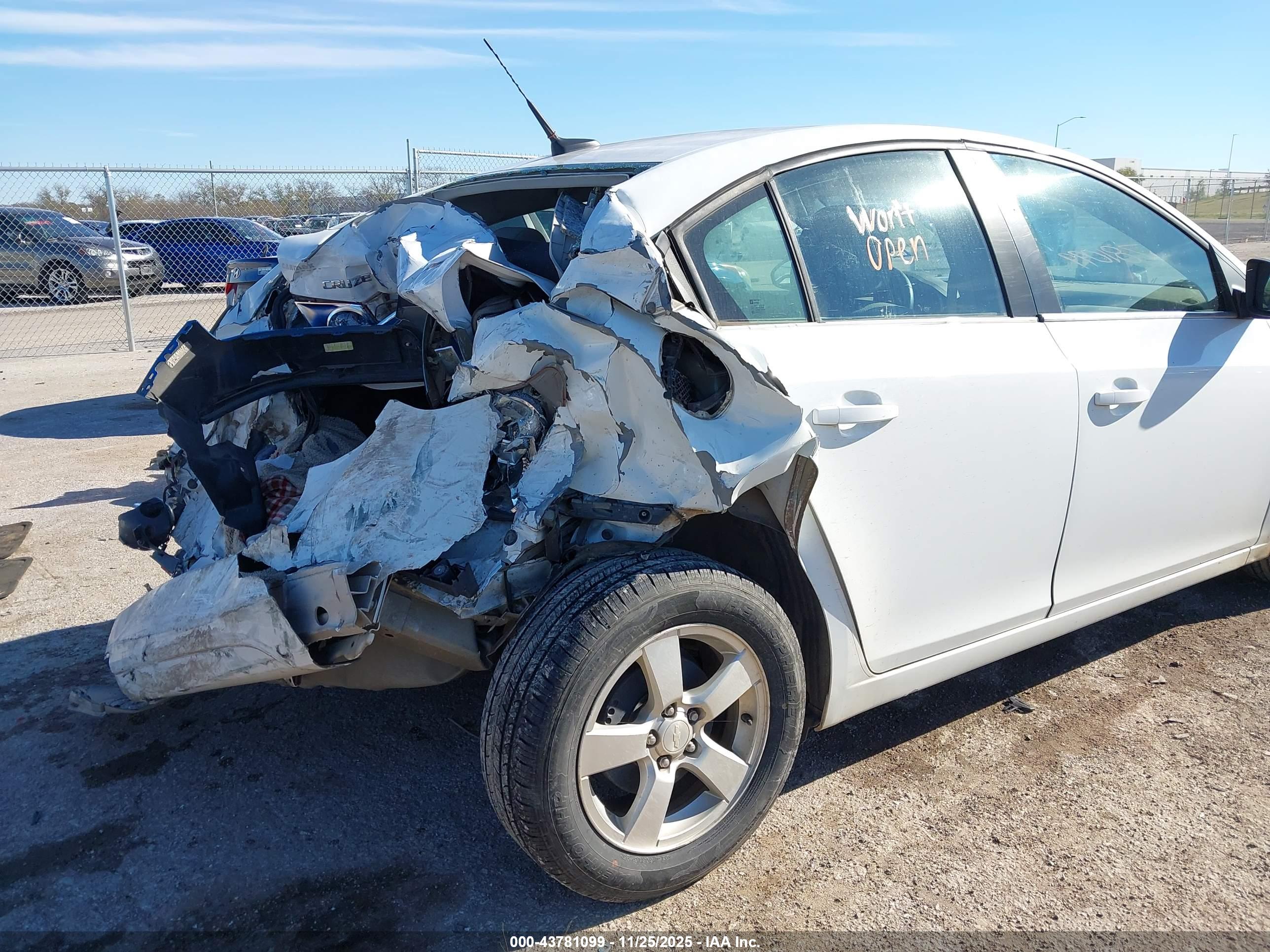 CHEVROLET CRUZE image 6