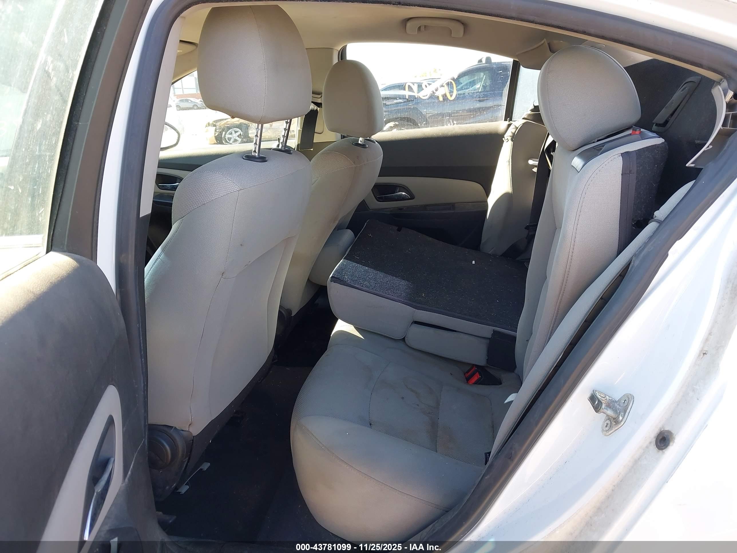 CHEVROLET CRUZE image 8