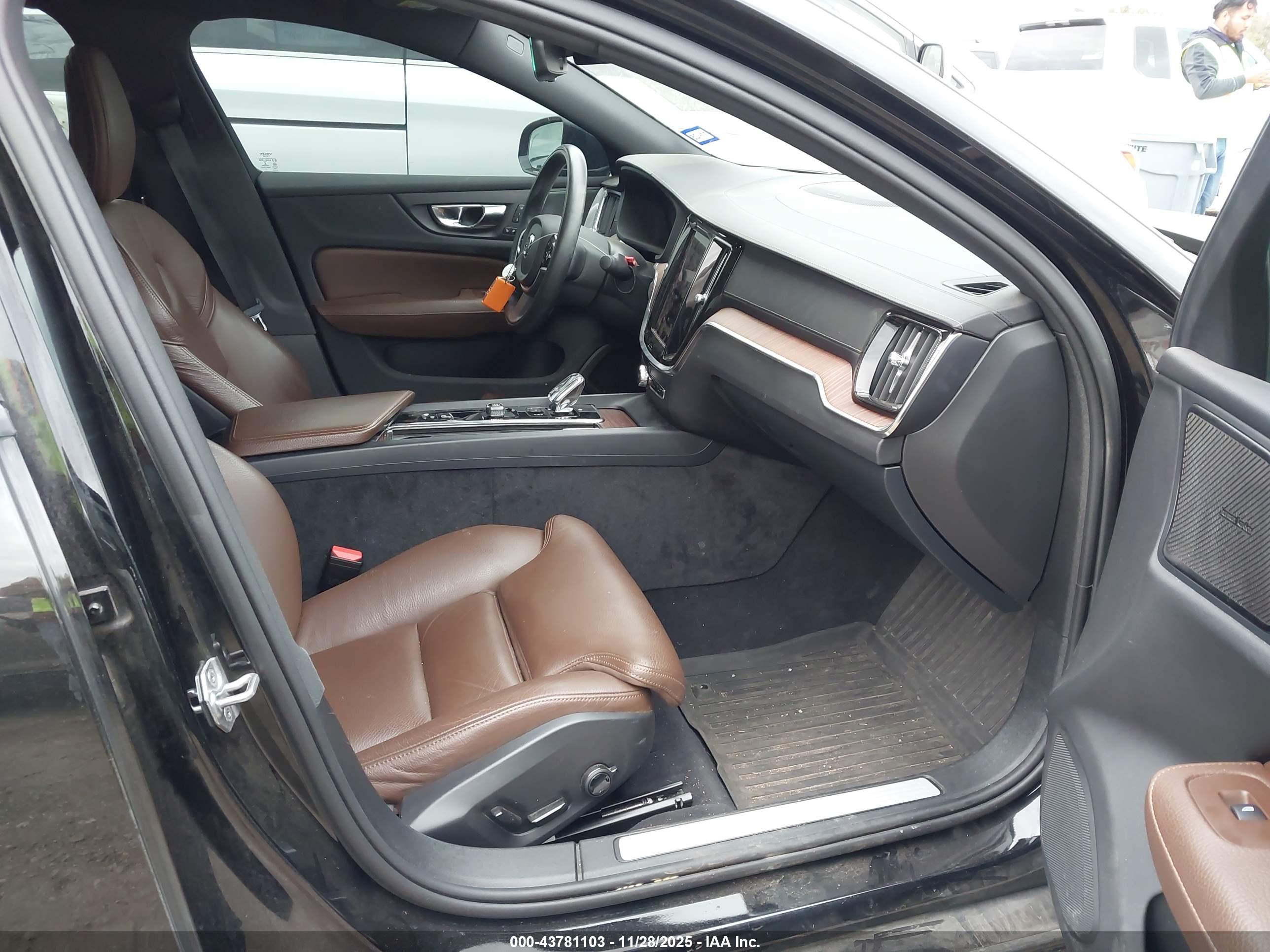 VOLVO S60 image 5