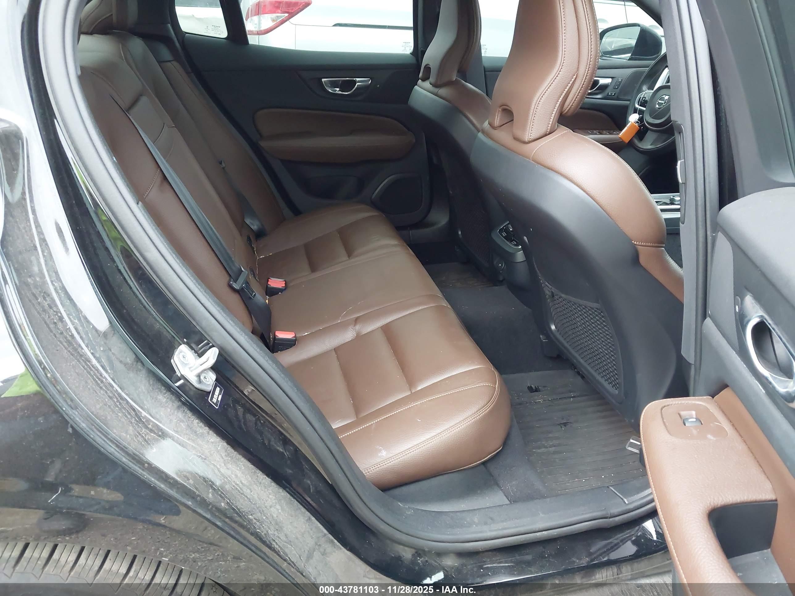 VOLVO S60 image 8