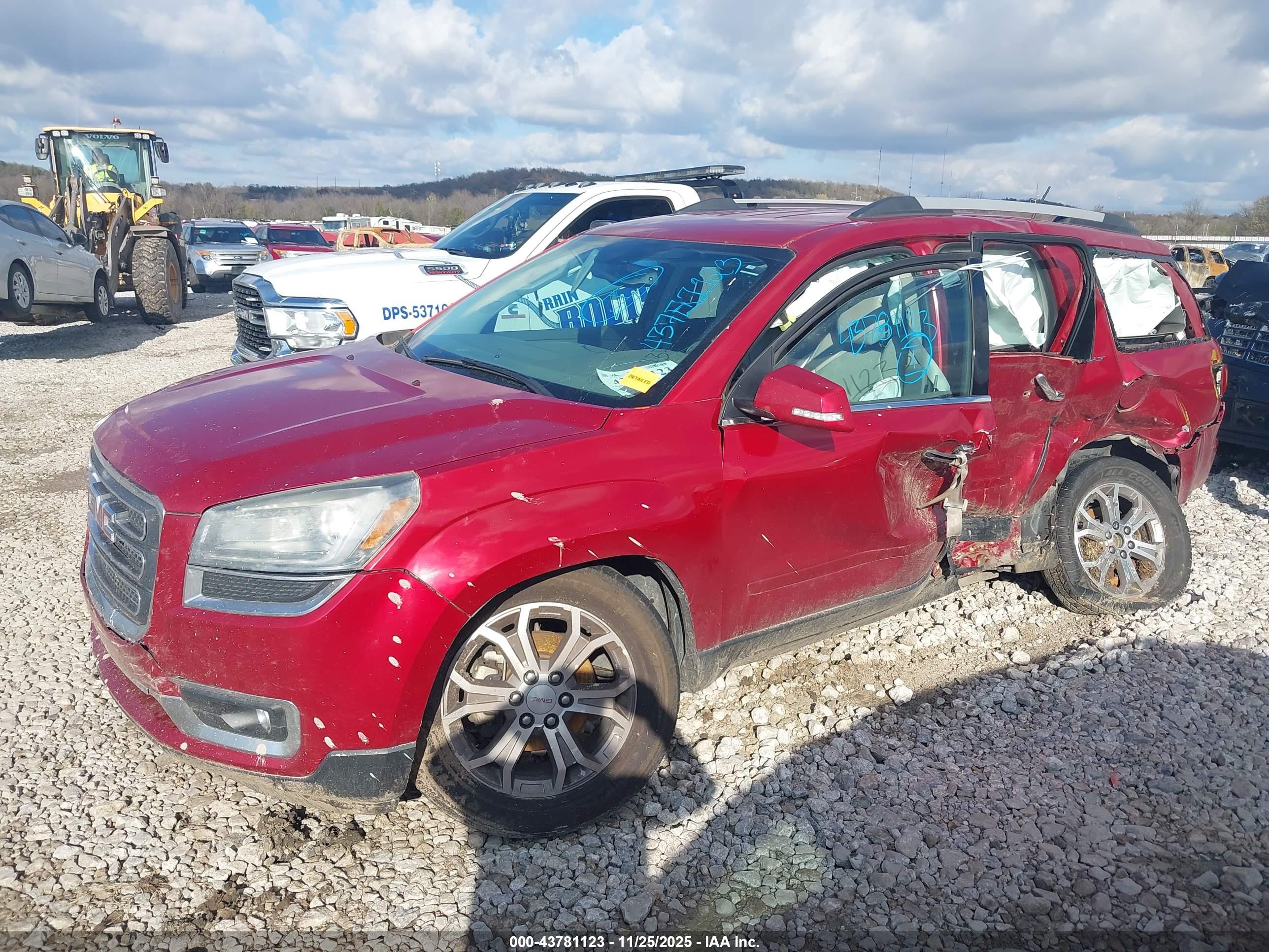 GMC ACADIA image 2