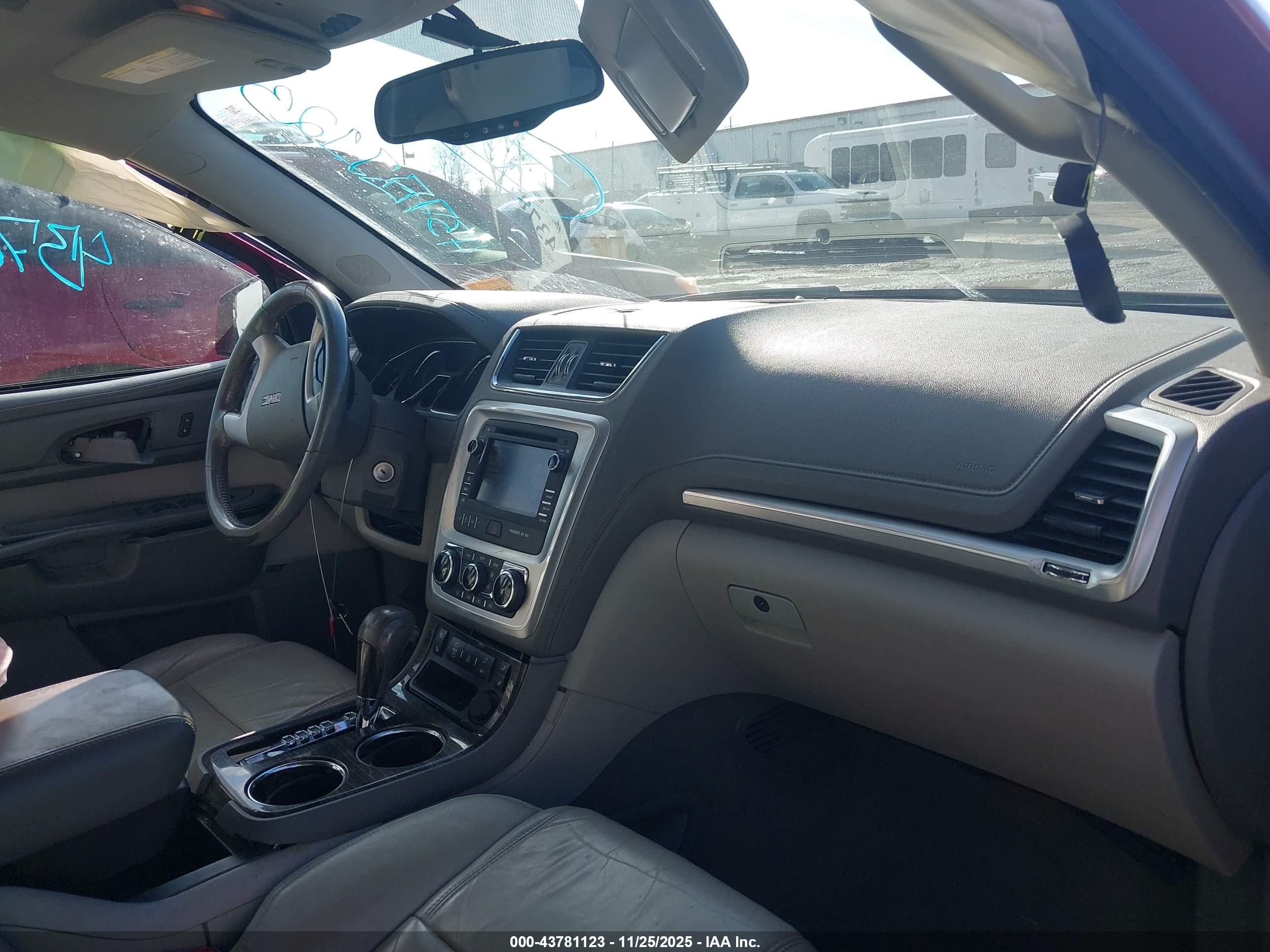 GMC ACADIA image 5