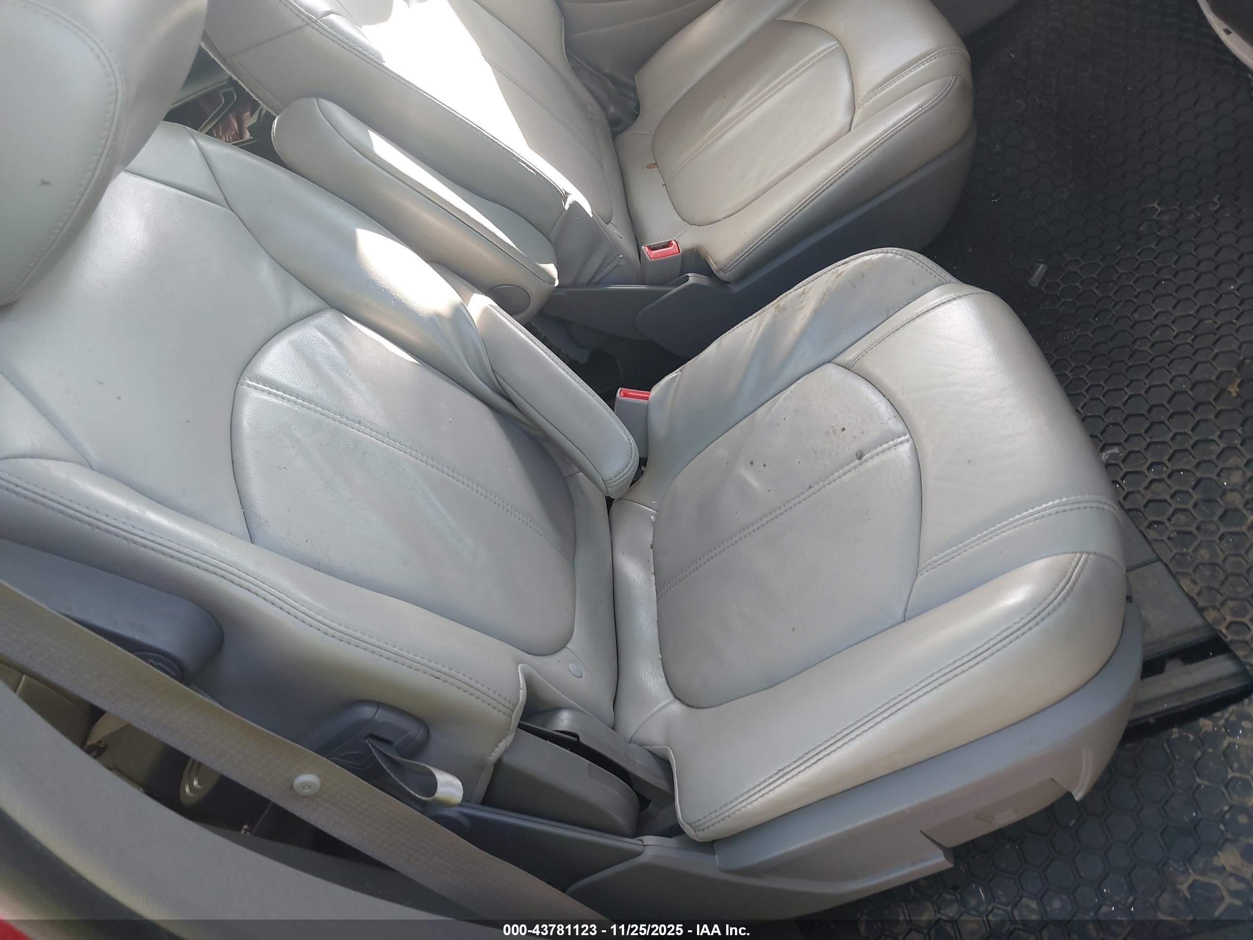 GMC ACADIA image 8