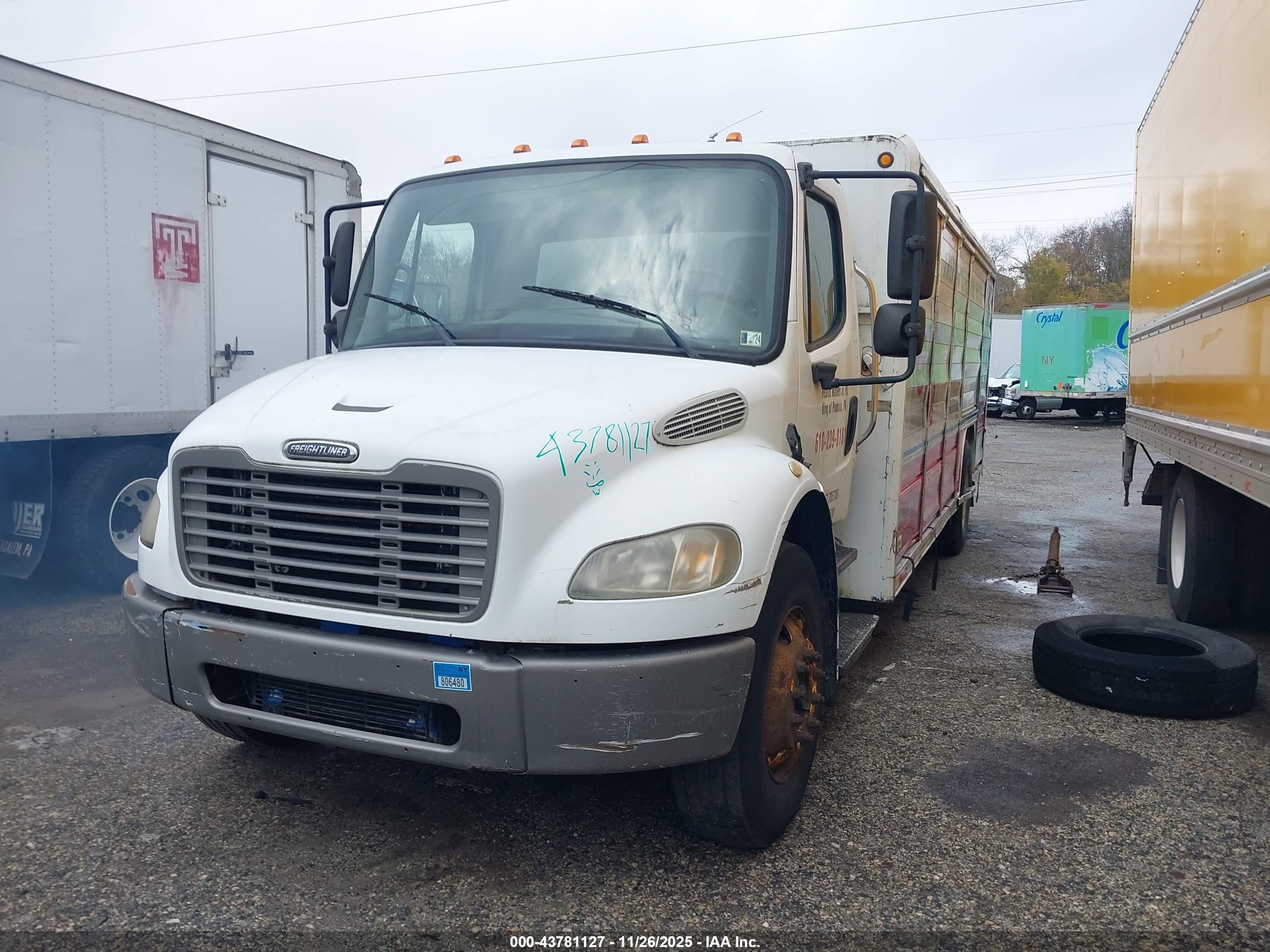 FREIGHTLINER M2 image 2