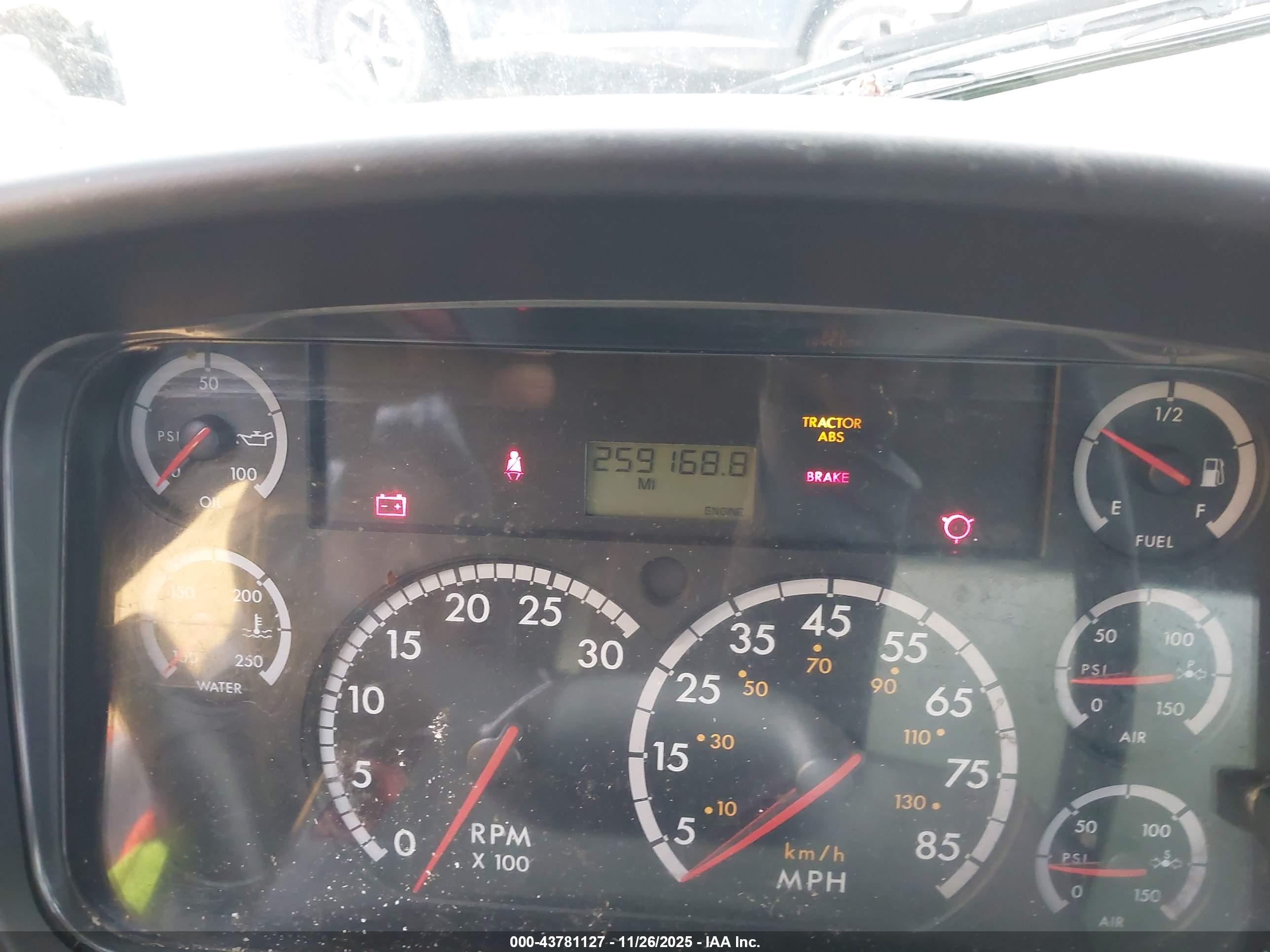 FREIGHTLINER M2 image 6