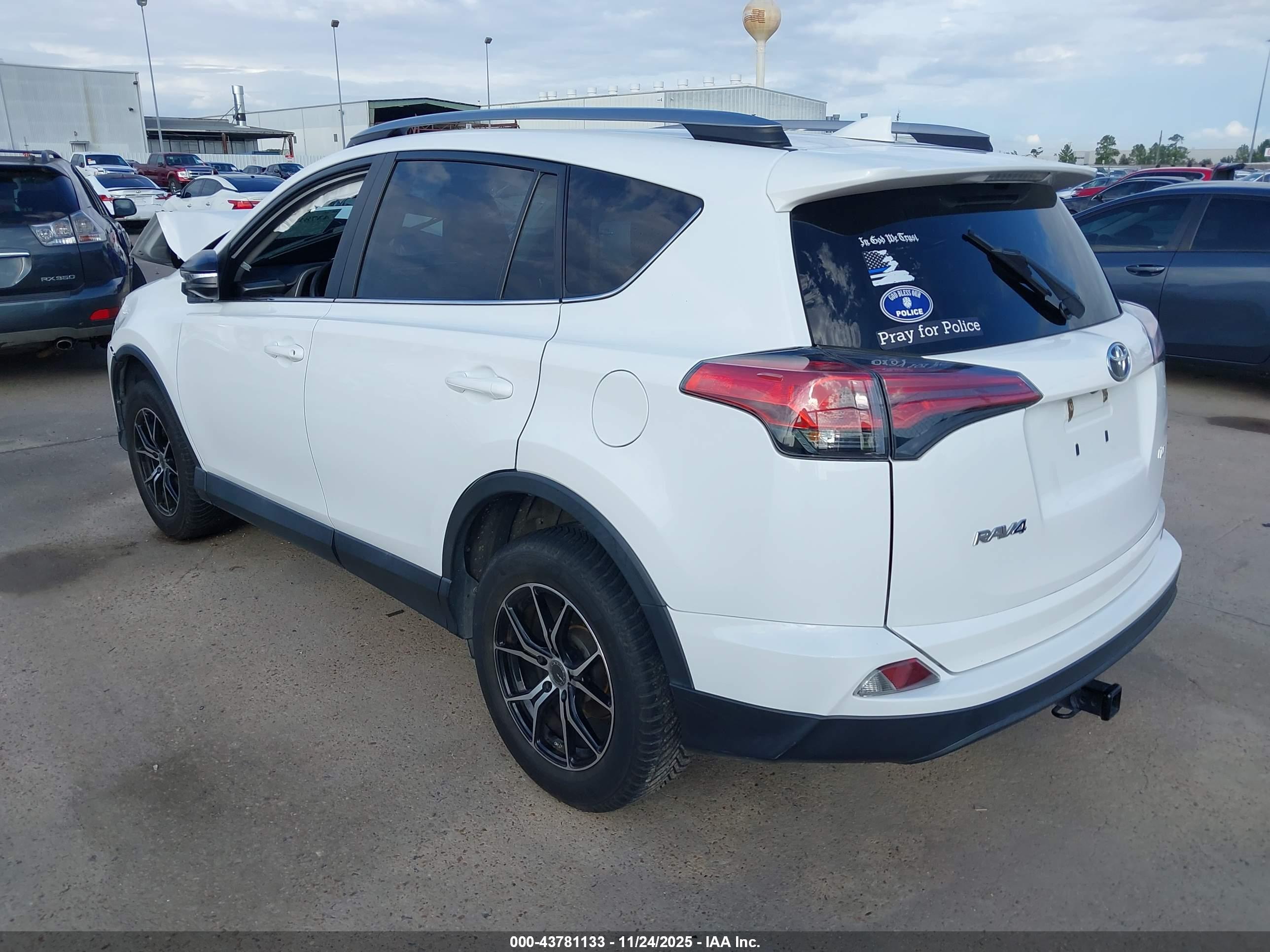 TOYOTA RAV4 image 3