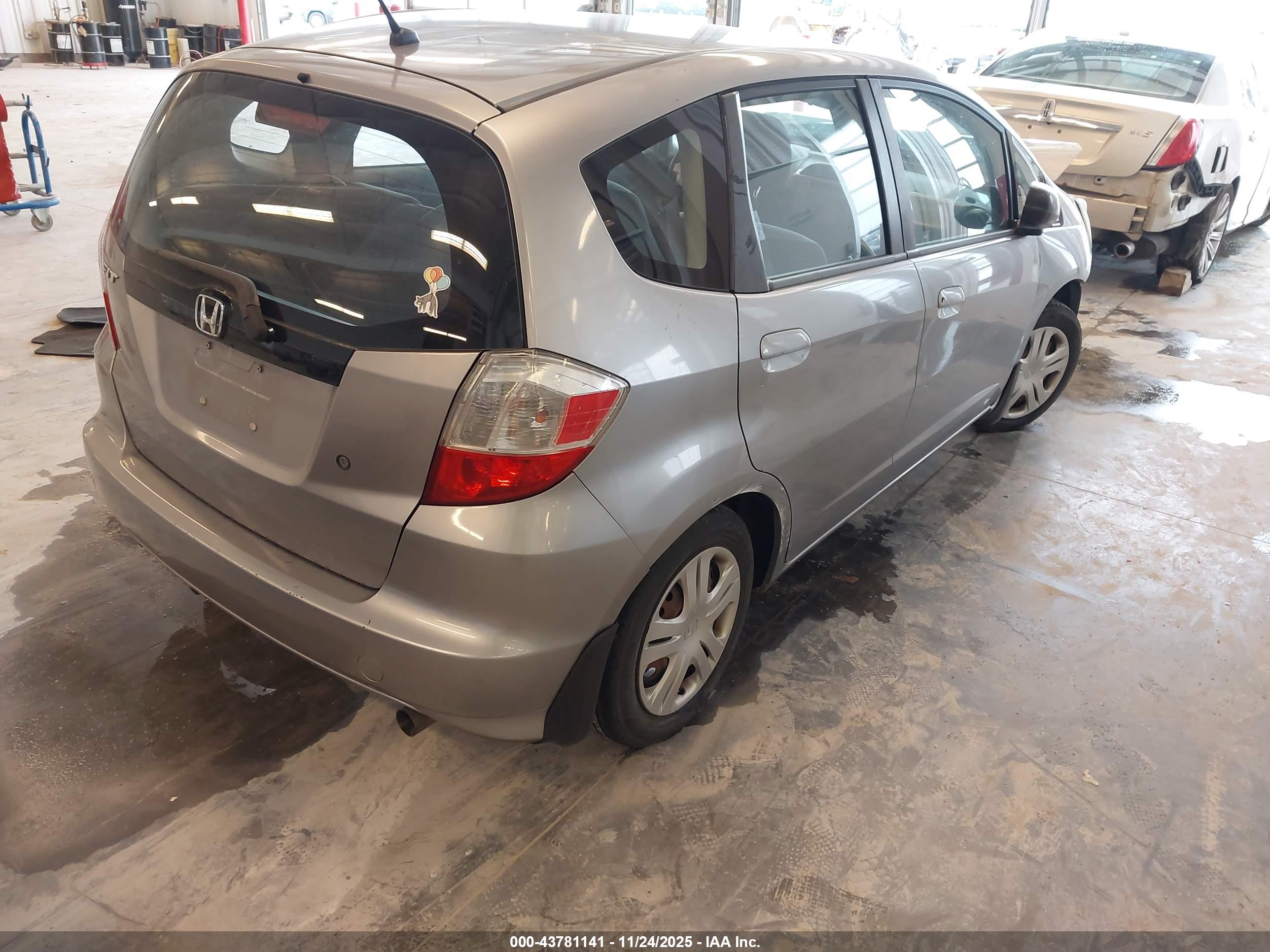 HONDA FIT image 4