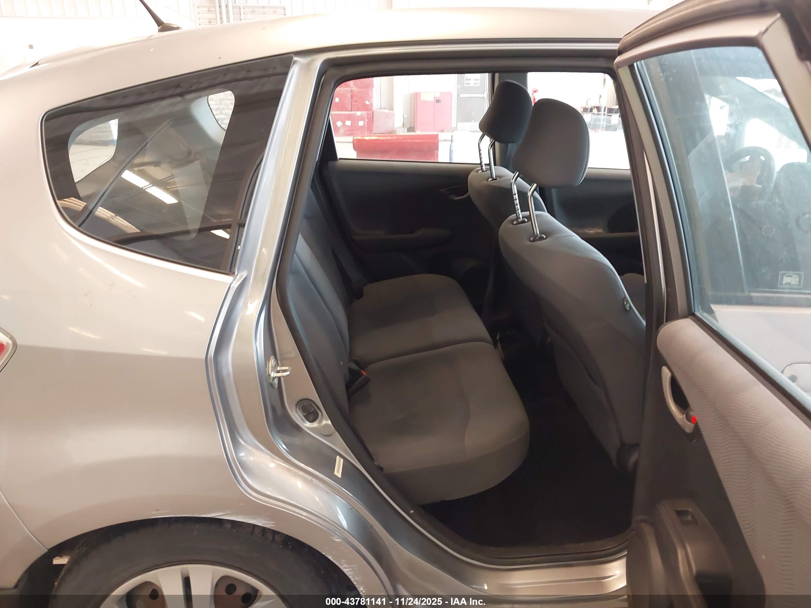 HONDA FIT image 8