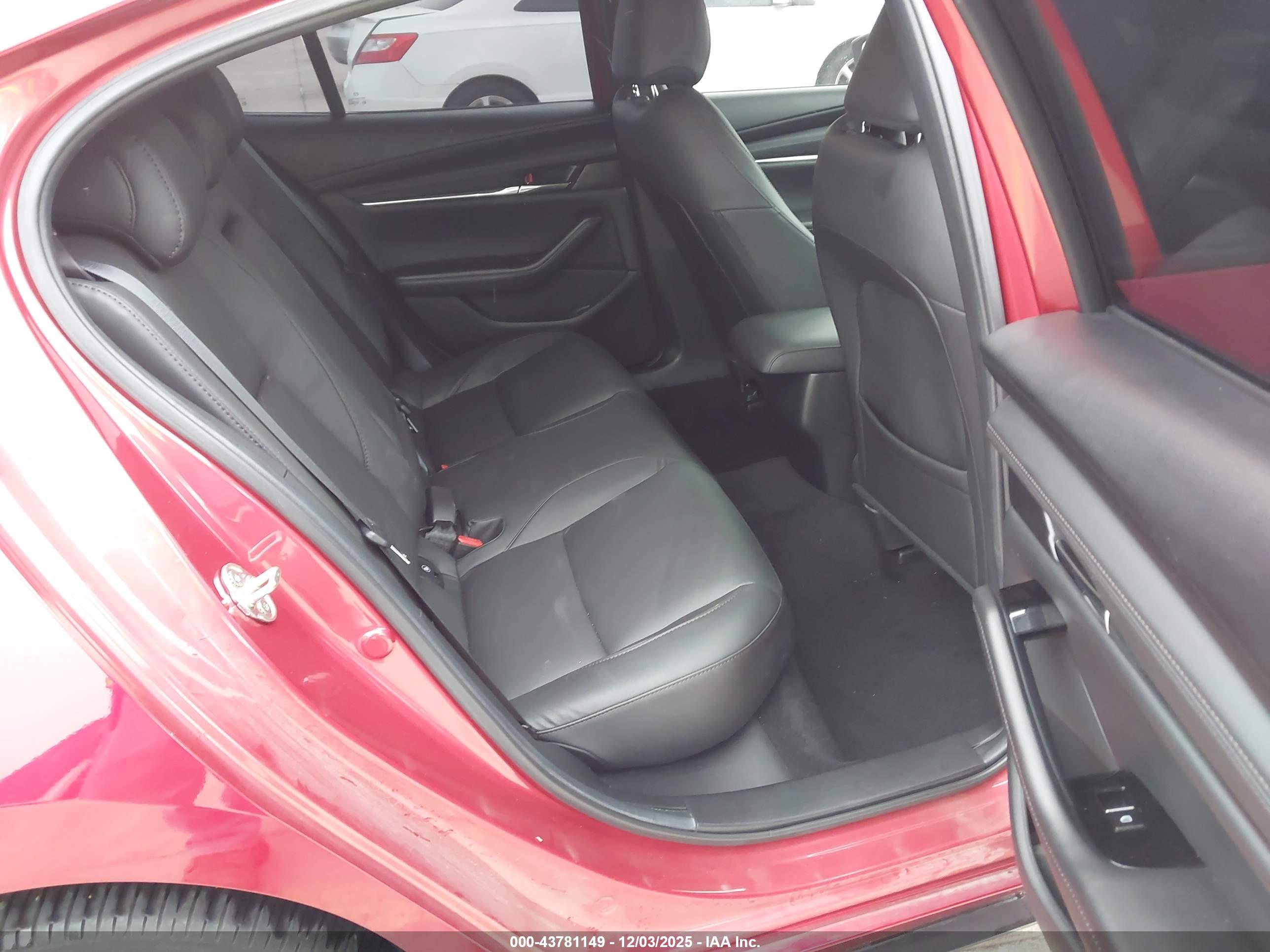 MAZDA MAZDA3 image 8