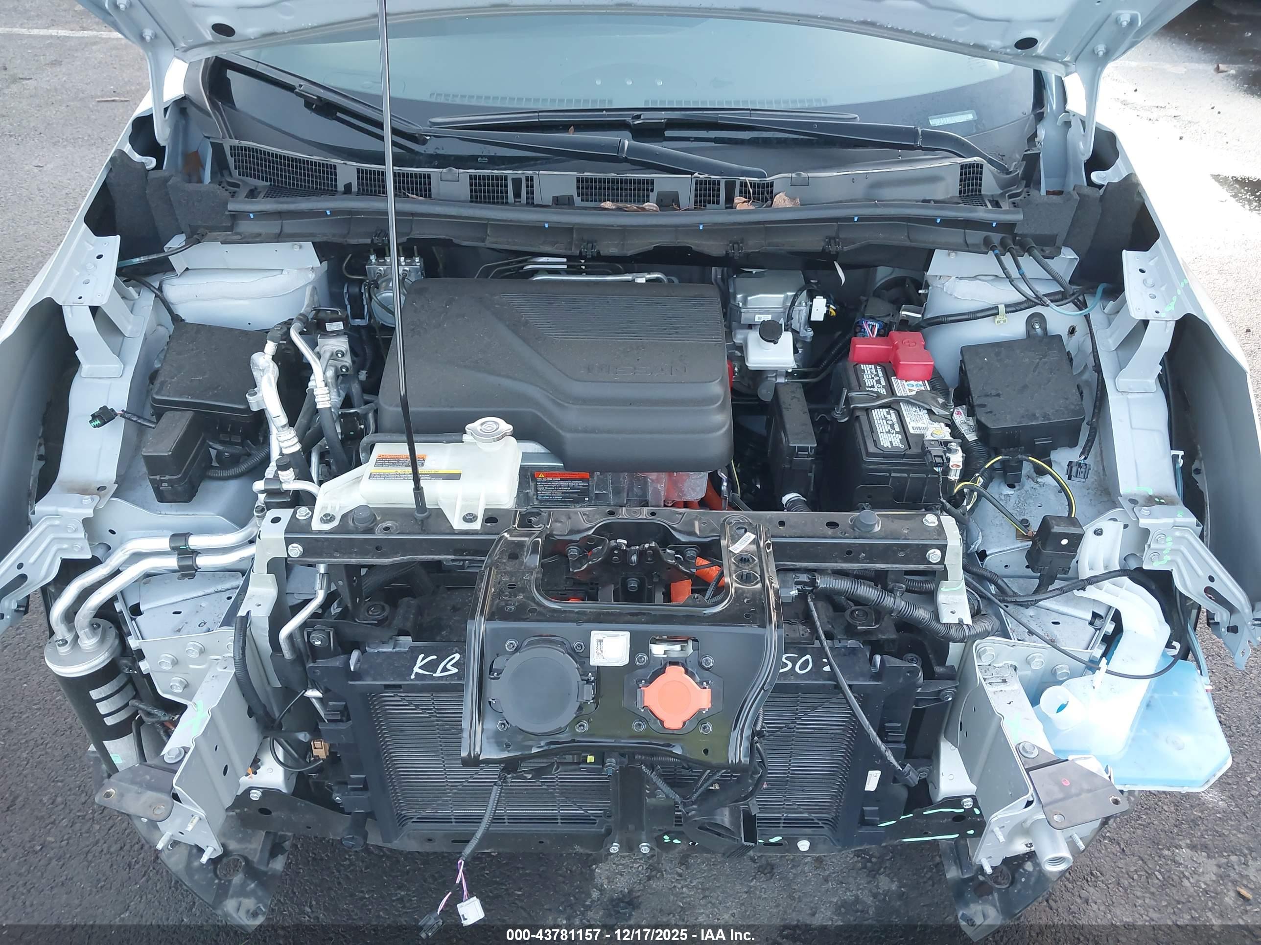 NISSAN LEAF image 10