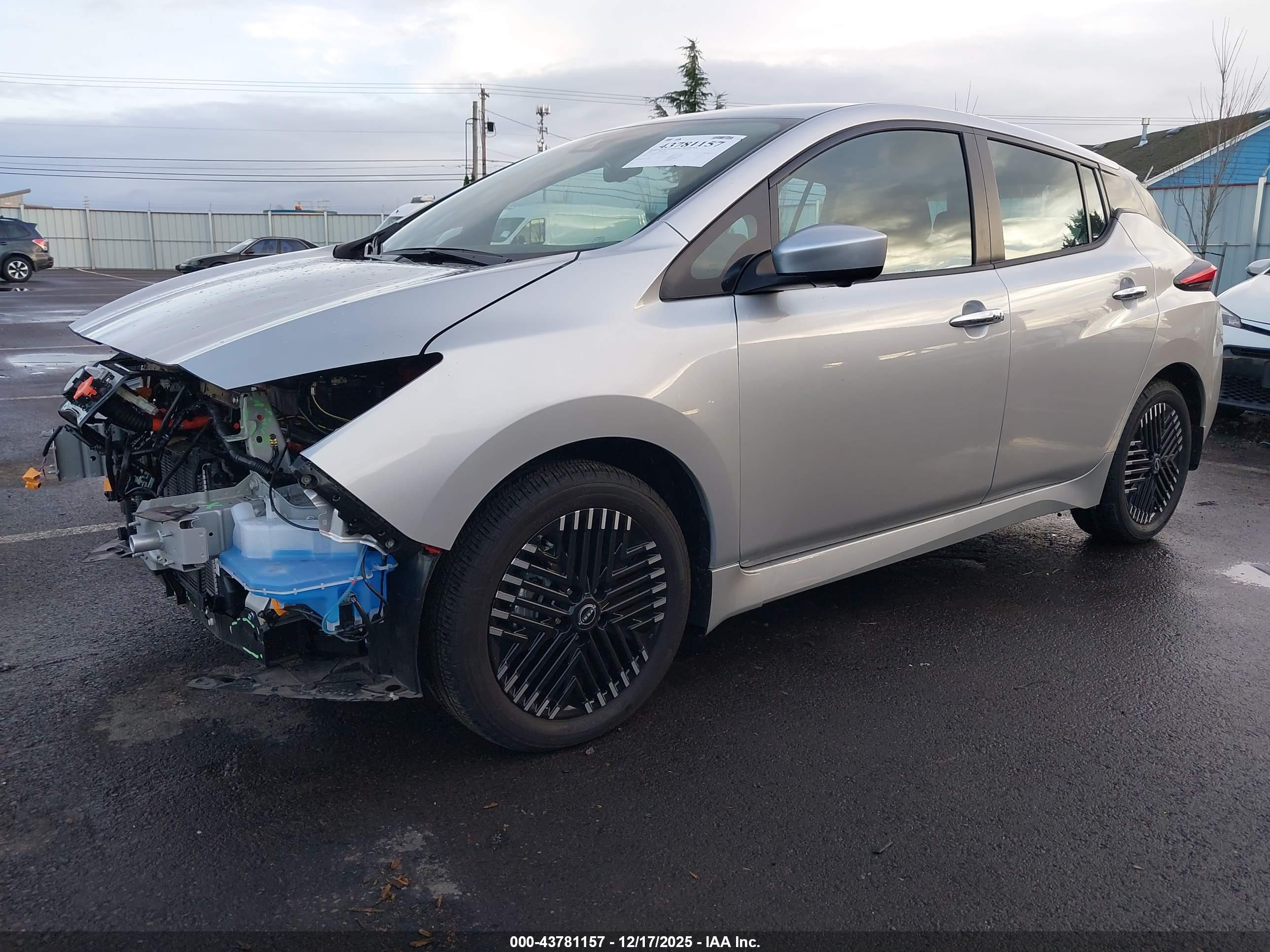 NISSAN LEAF image 2