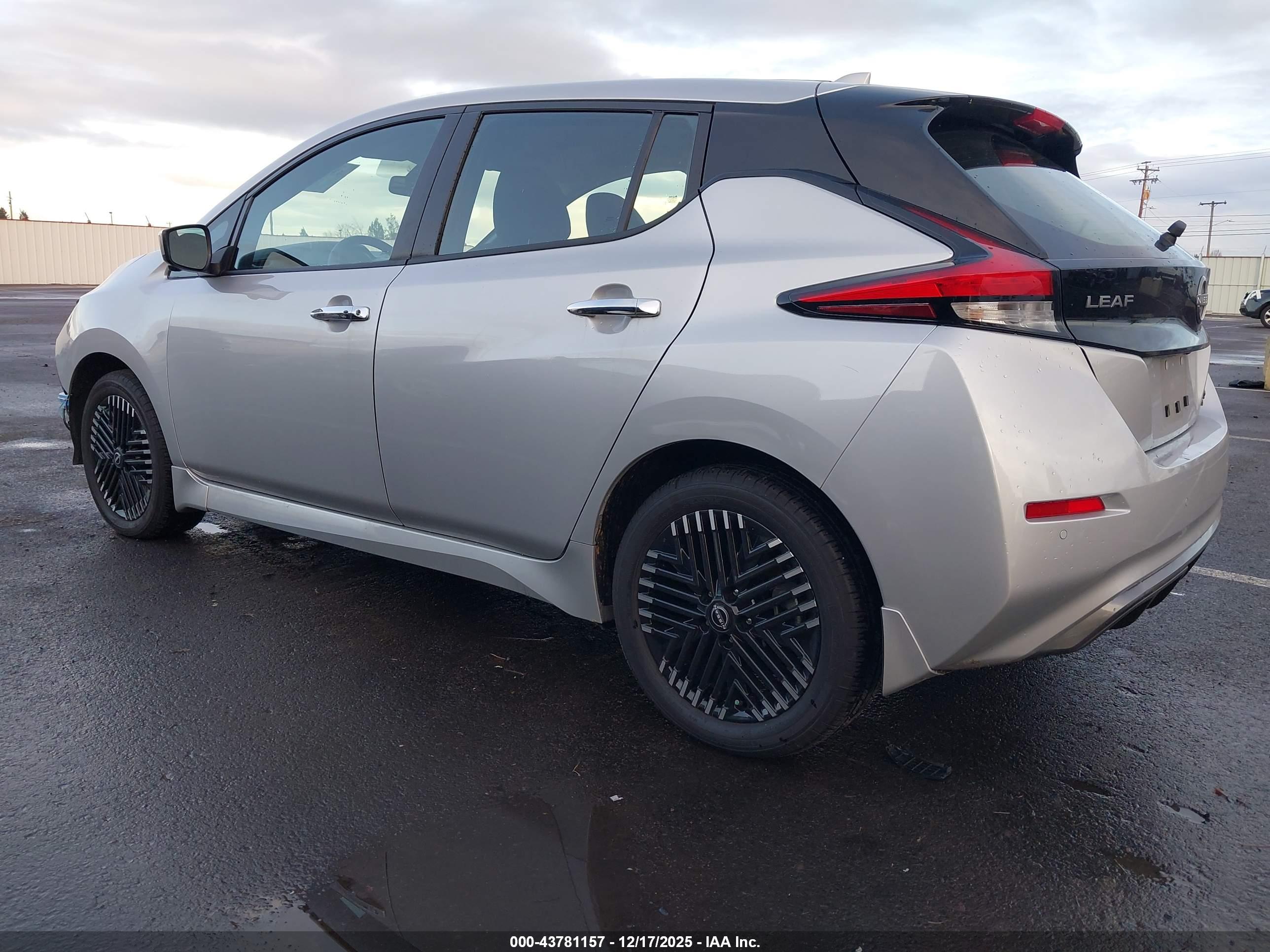 NISSAN LEAF image 3