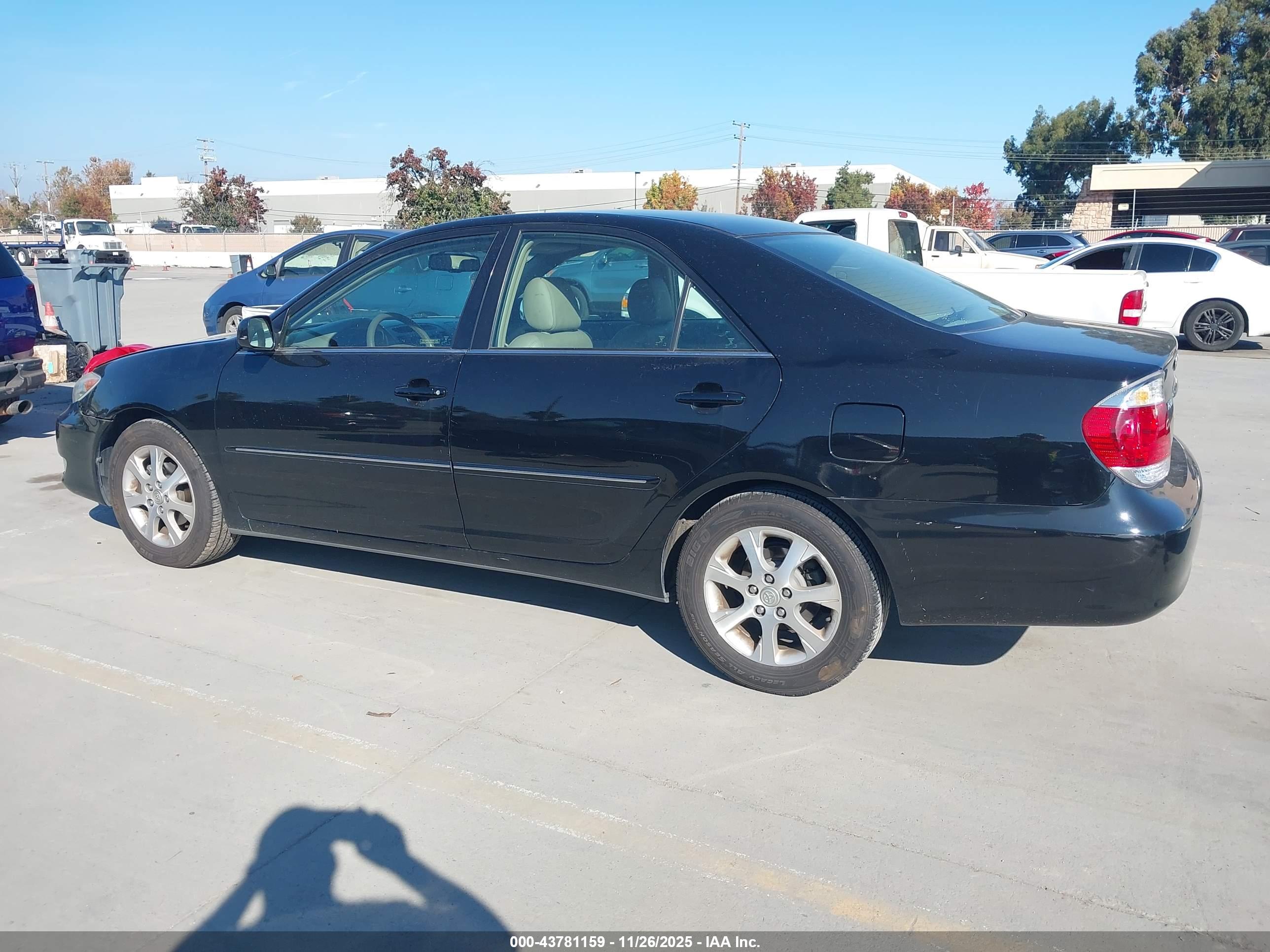 TOYOTA CAMRY image 3