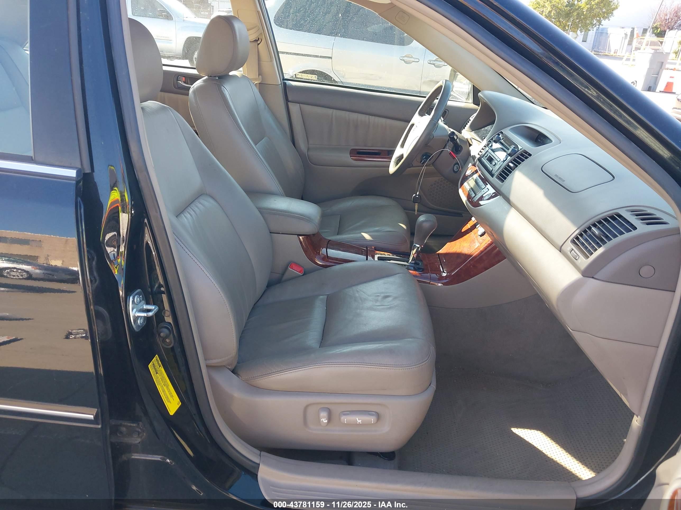 TOYOTA CAMRY image 5