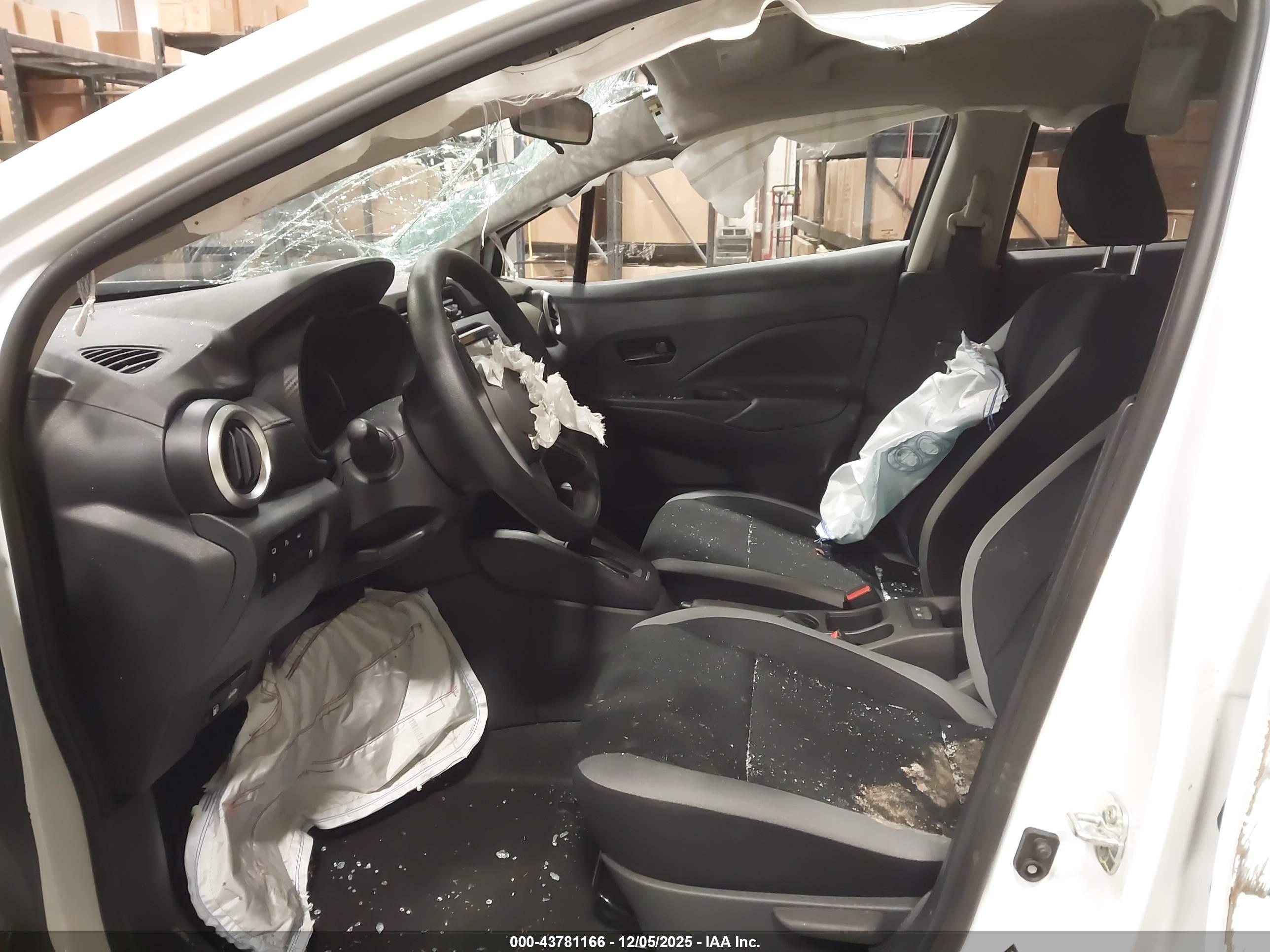 NISSAN VERSA image 5