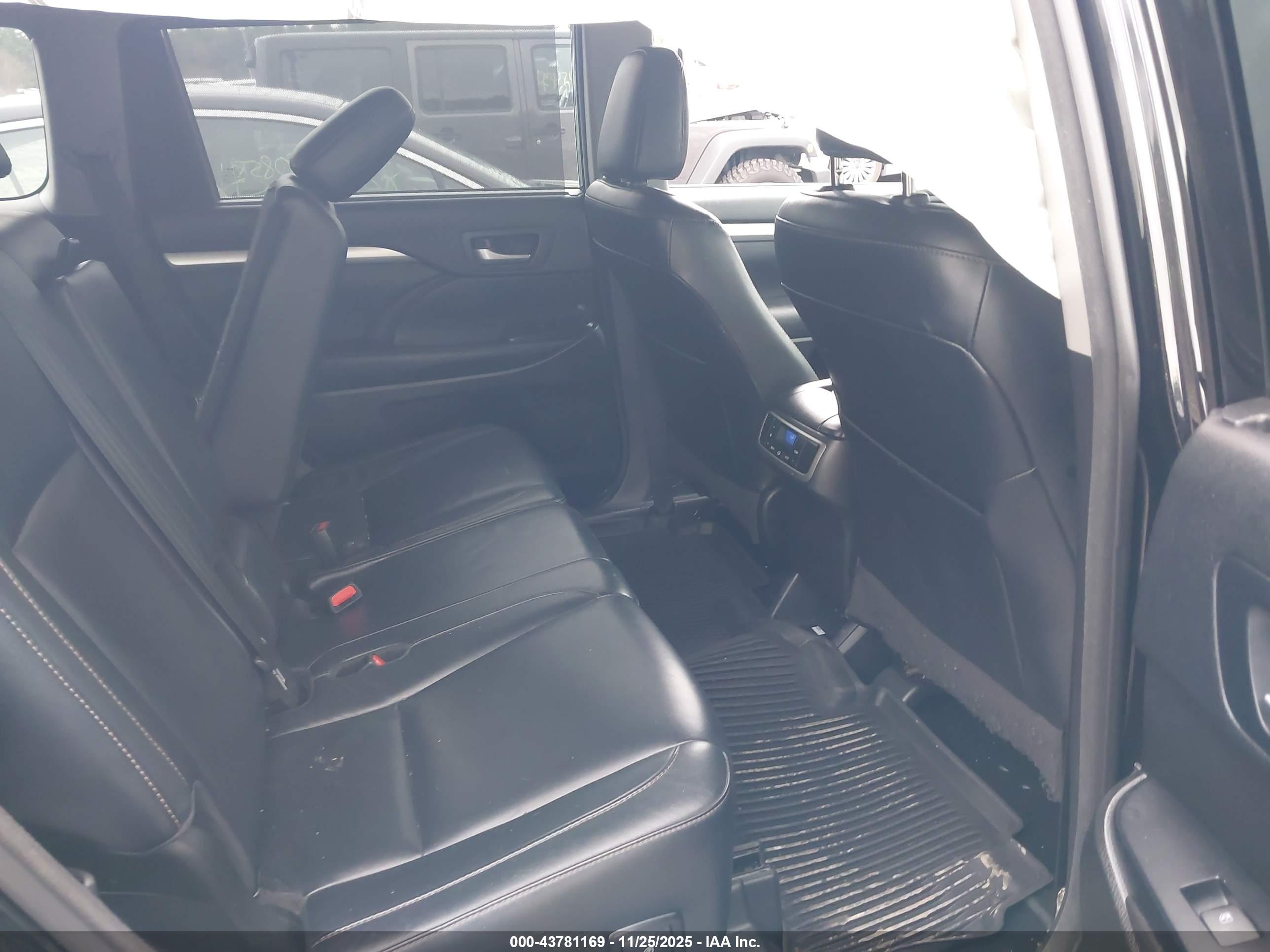 TOYOTA HIGHLANDER image 8