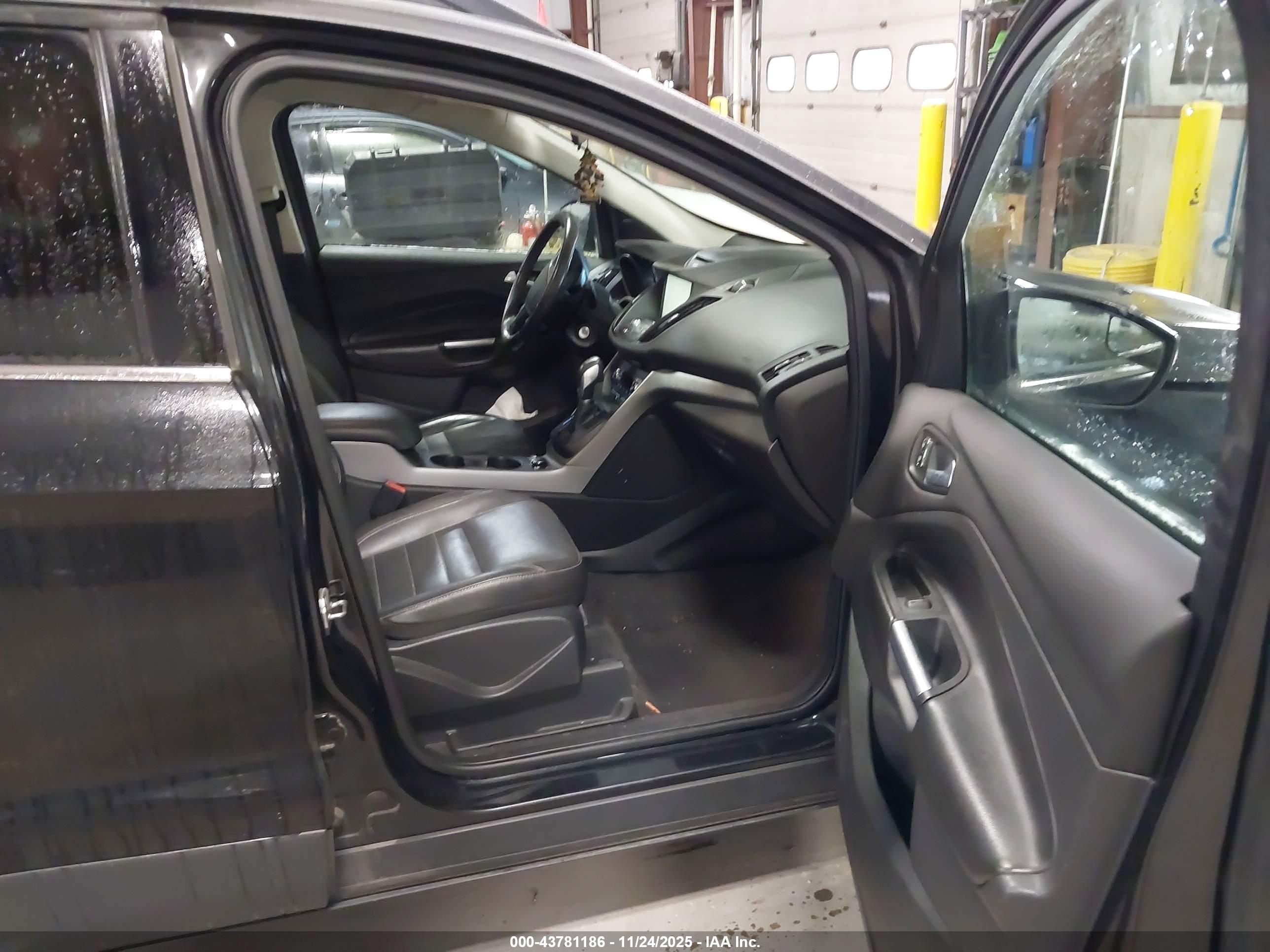 FORD ESCAPE image 5