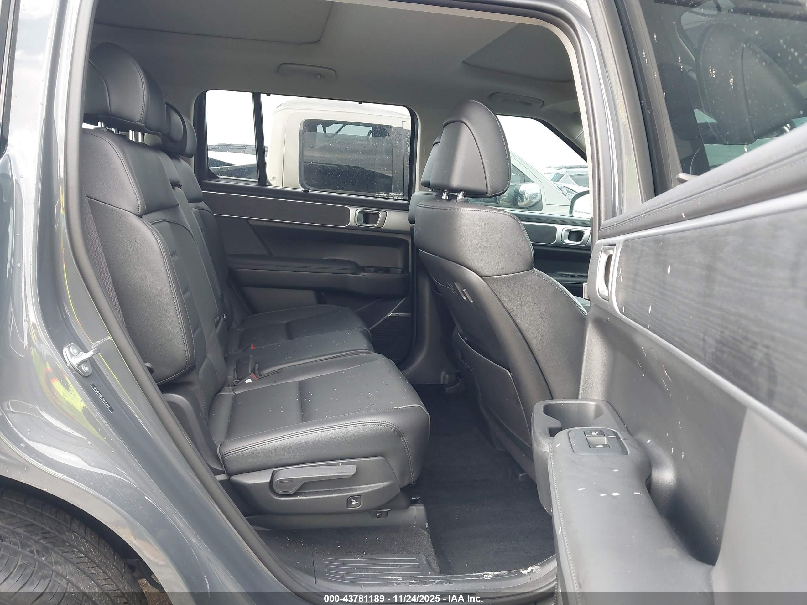 HYUNDAI SANTA image 8