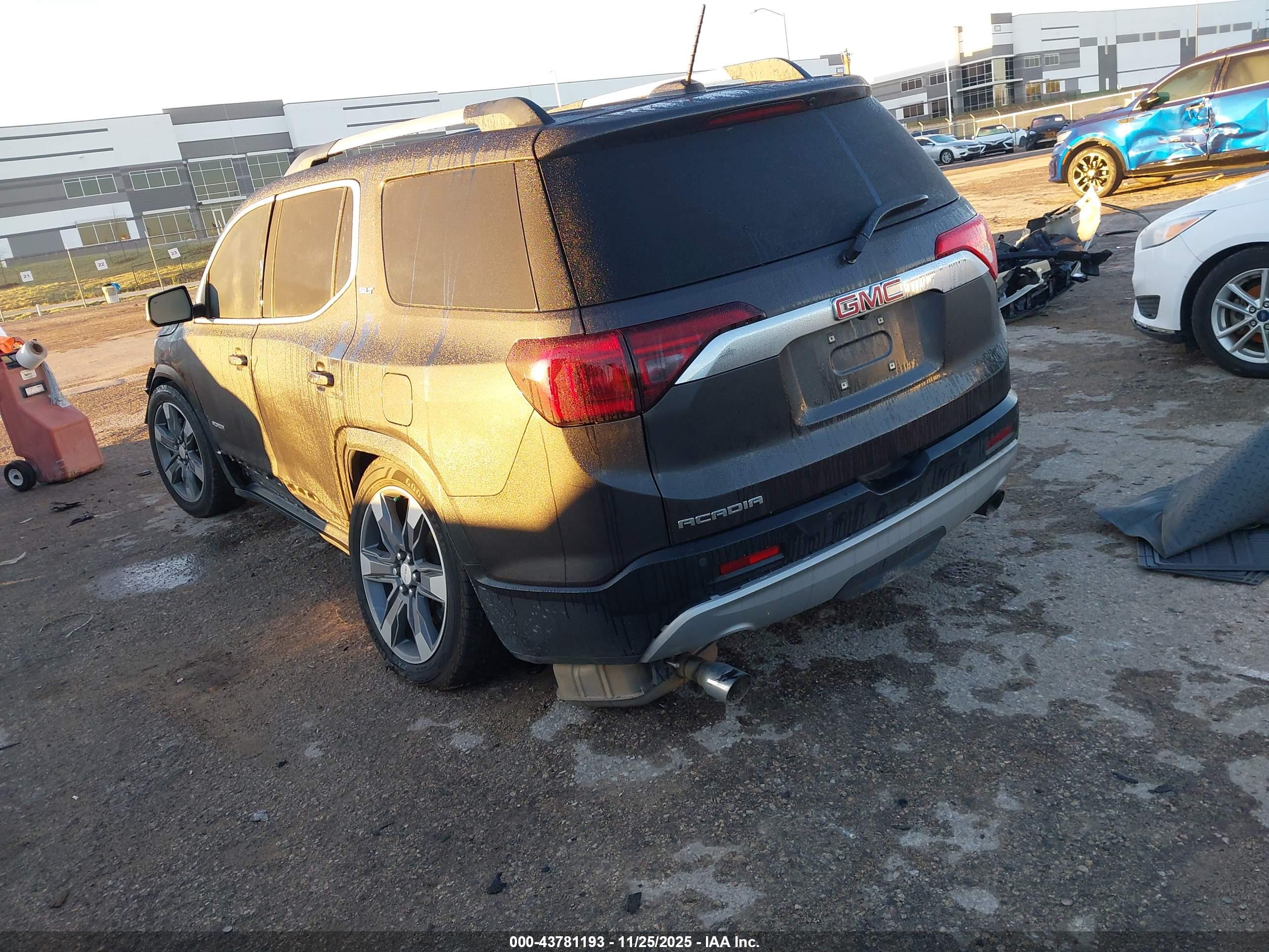 GMC ACADIA image 3