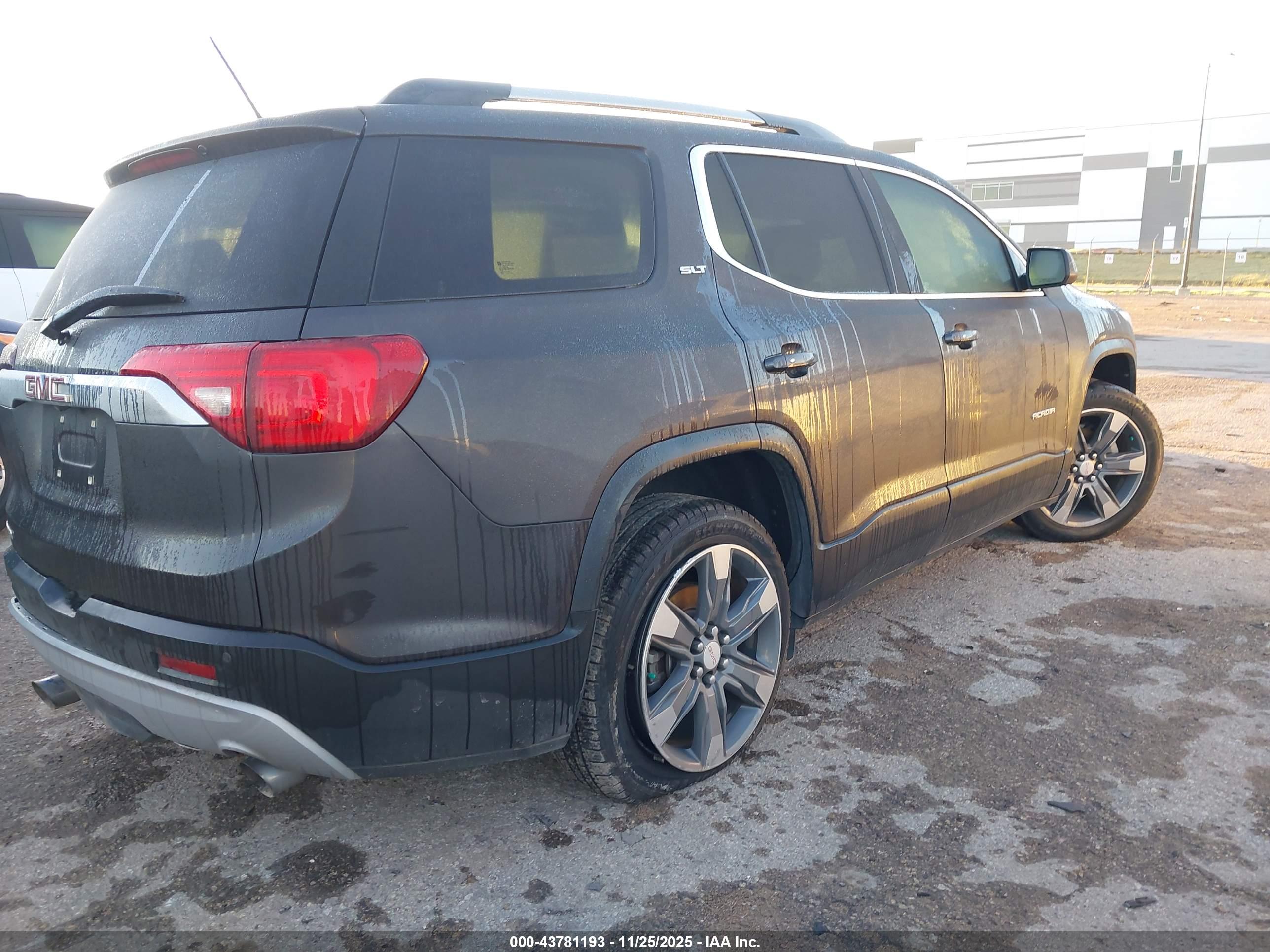 GMC ACADIA image 4