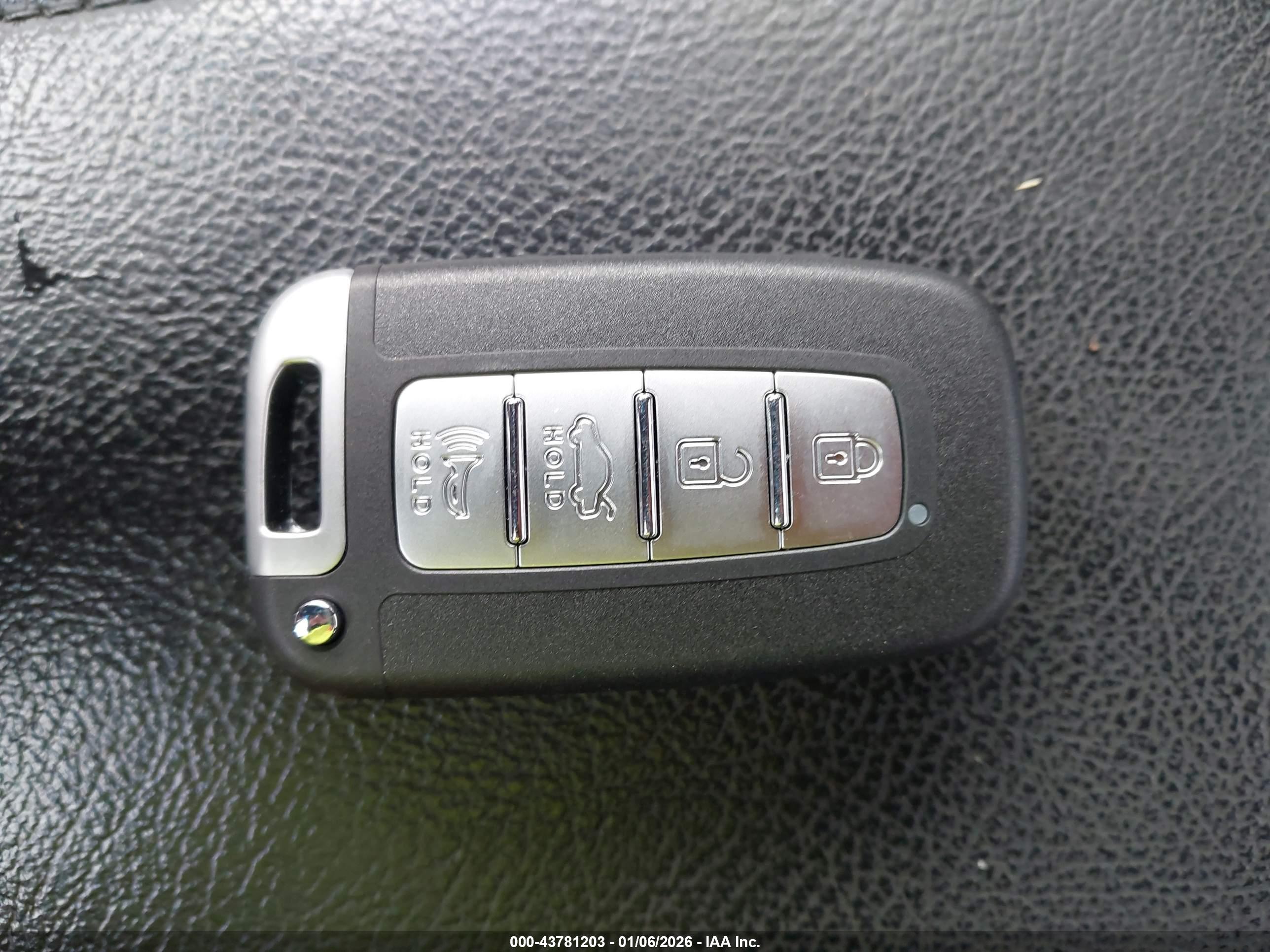 HYUNDAI GENESIS image 11