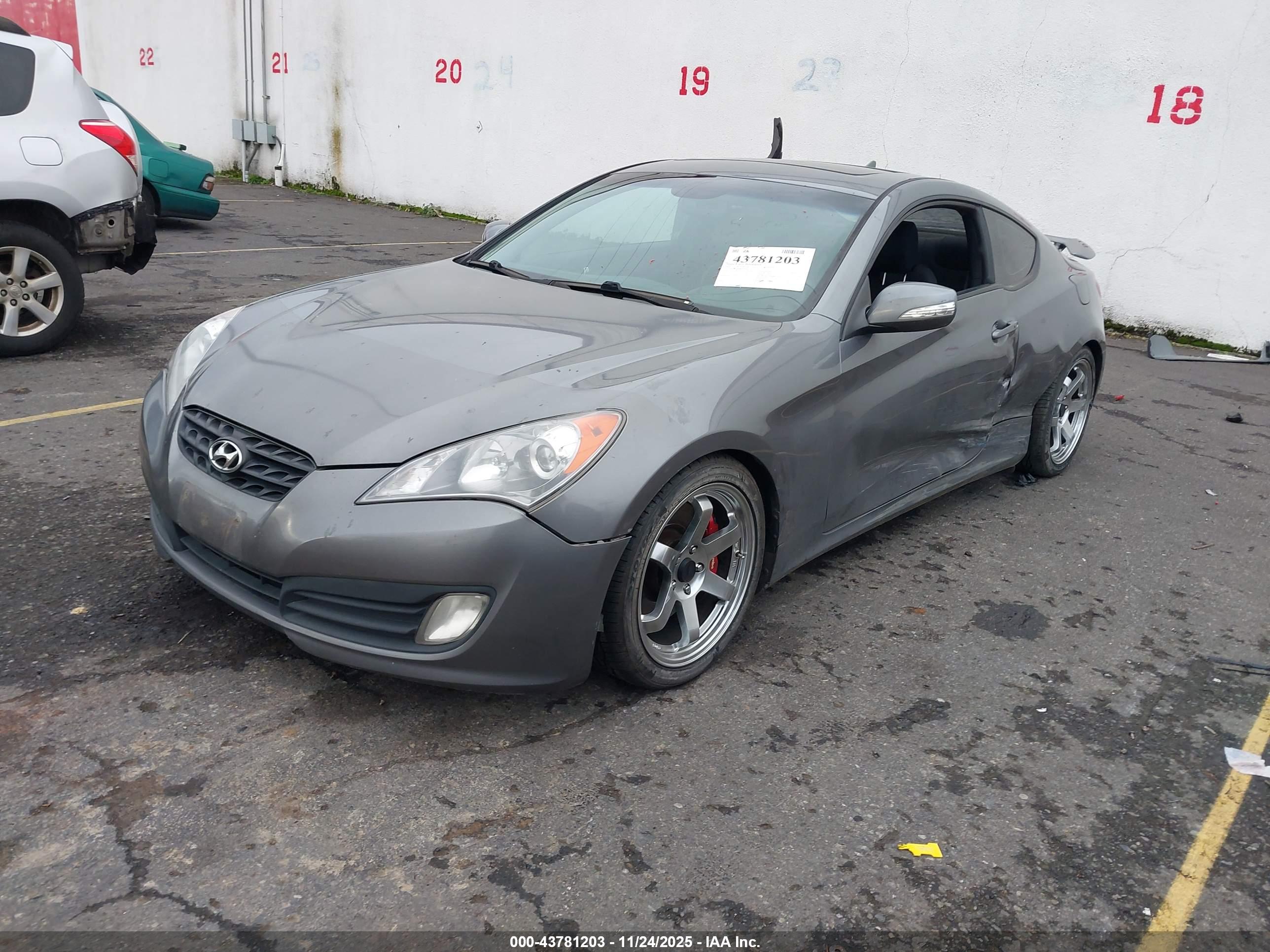 HYUNDAI GENESIS image 2