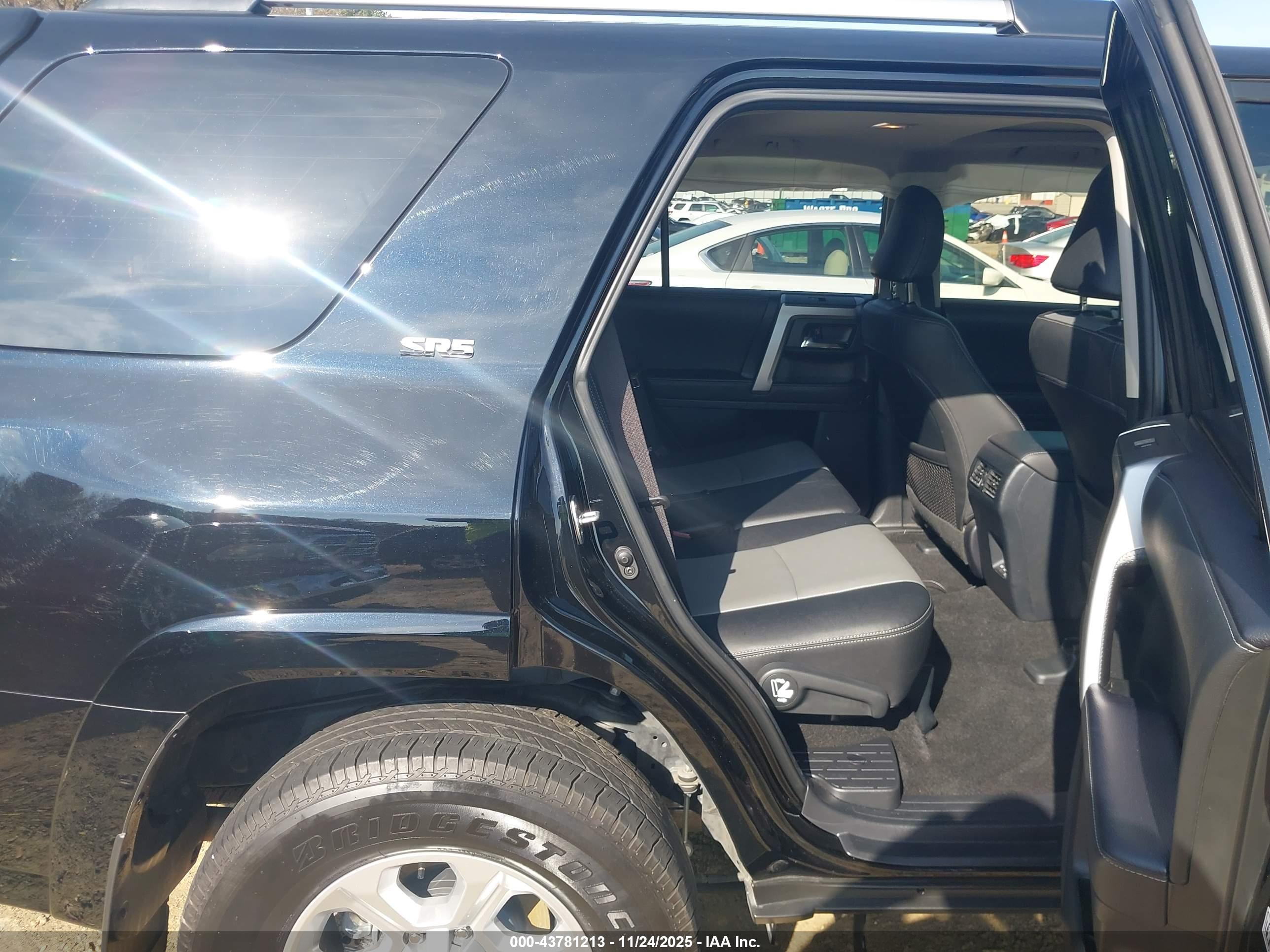 TOYOTA 4RUNNER image 8
