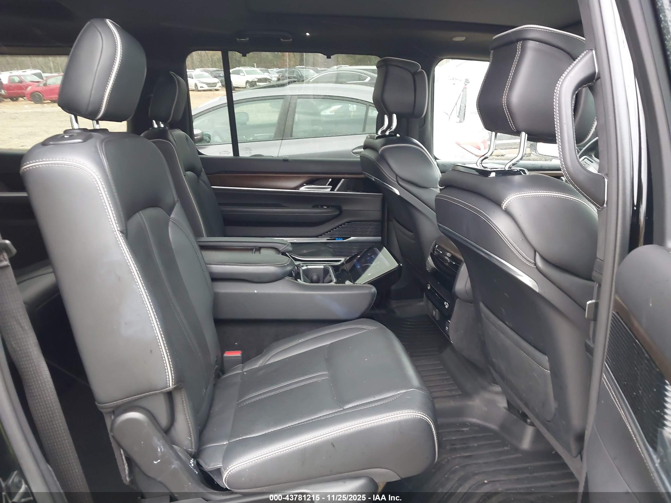 JEEP GRAND image 8
