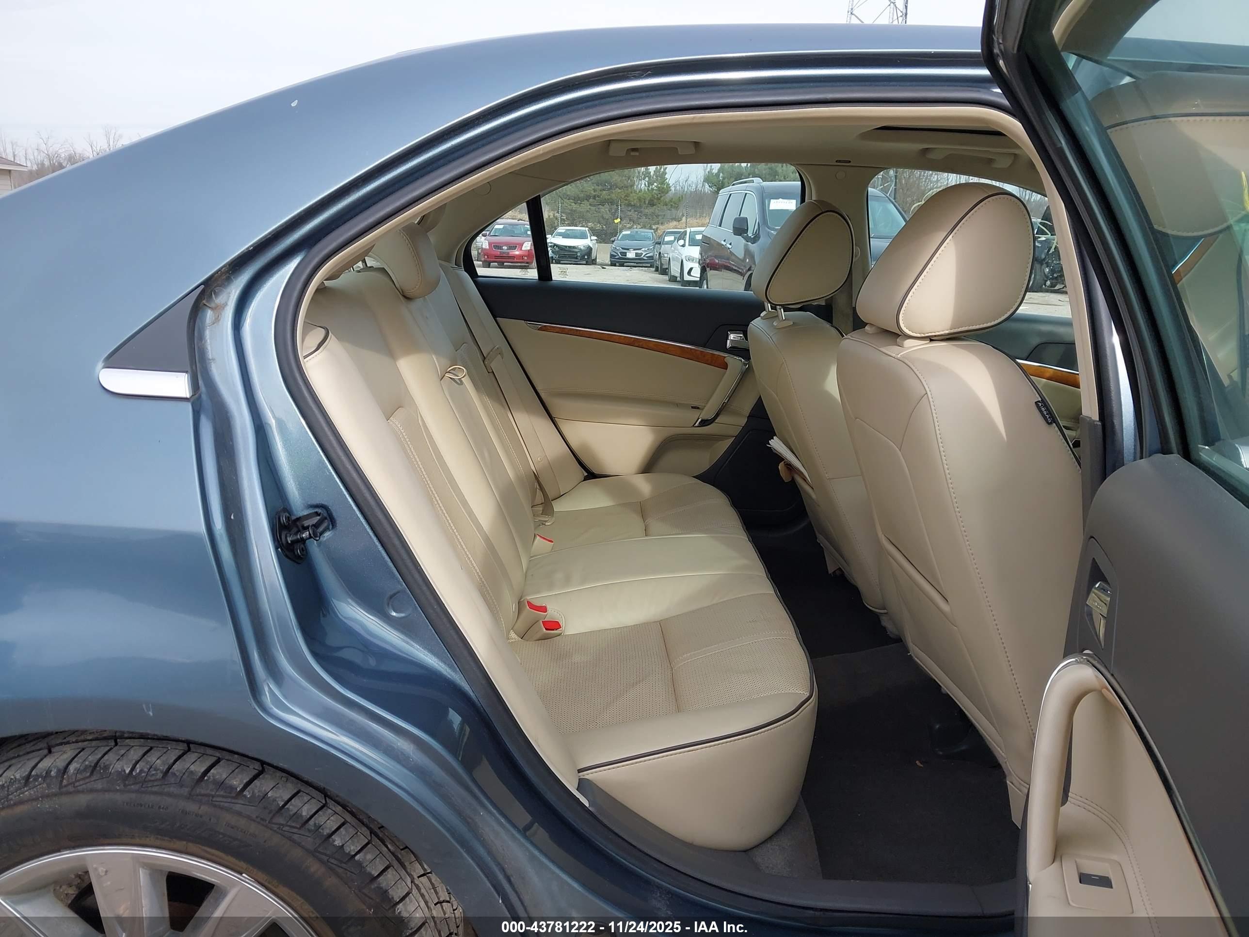 LINCOLN MKZ image 8